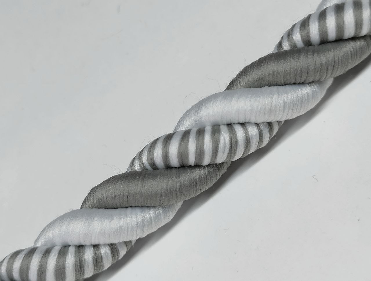 Шнур декоративный idealtex 15Ш-100-6.3, длина 100 м, диаметр 15 мм, Серый;белый, 15Ш6.3
Шнур декоративный idealtex 15Ш-100-6.3, длина 100 м, диаметр 15 мм, Серый;белый, 15Ш6.3