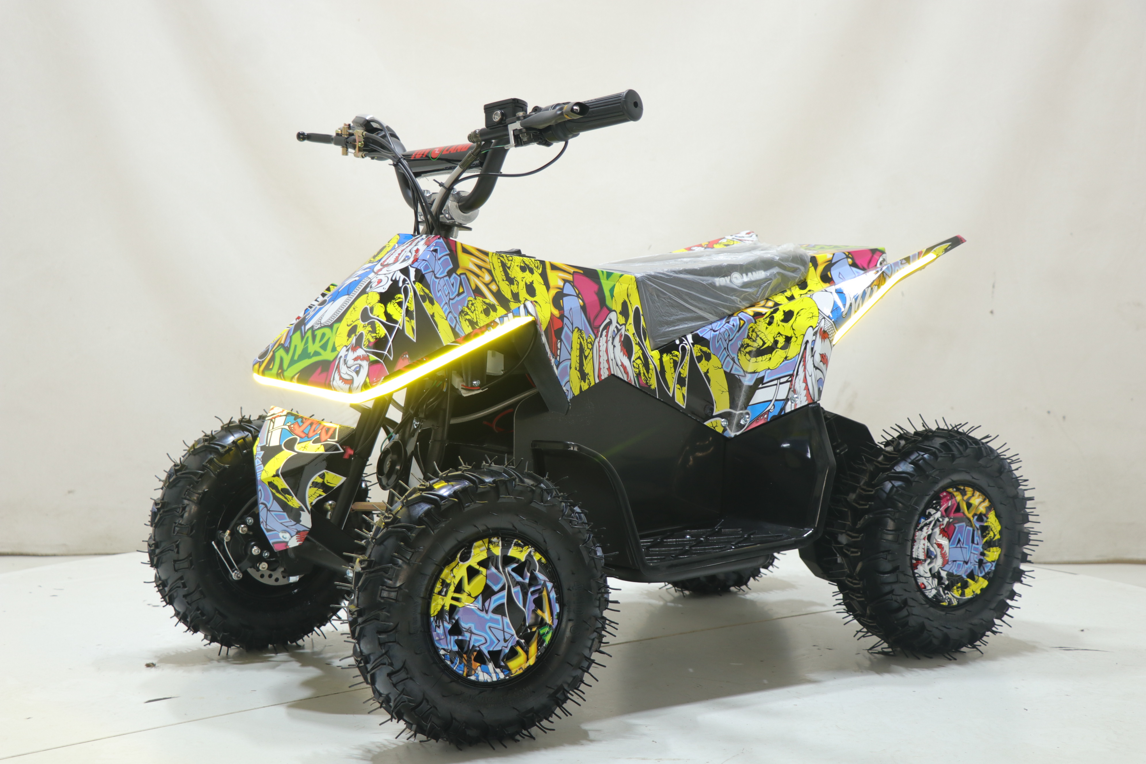 Квадроцикл Toyland Киберквад ATV-2E 36V1000W Граффити Graffiti12, Разноцветный, Киберквад
Квадроцикл Toyland Киберквад ATV-2E 36V1000W Граффити Graffiti12, Разноцветный, Киберквад