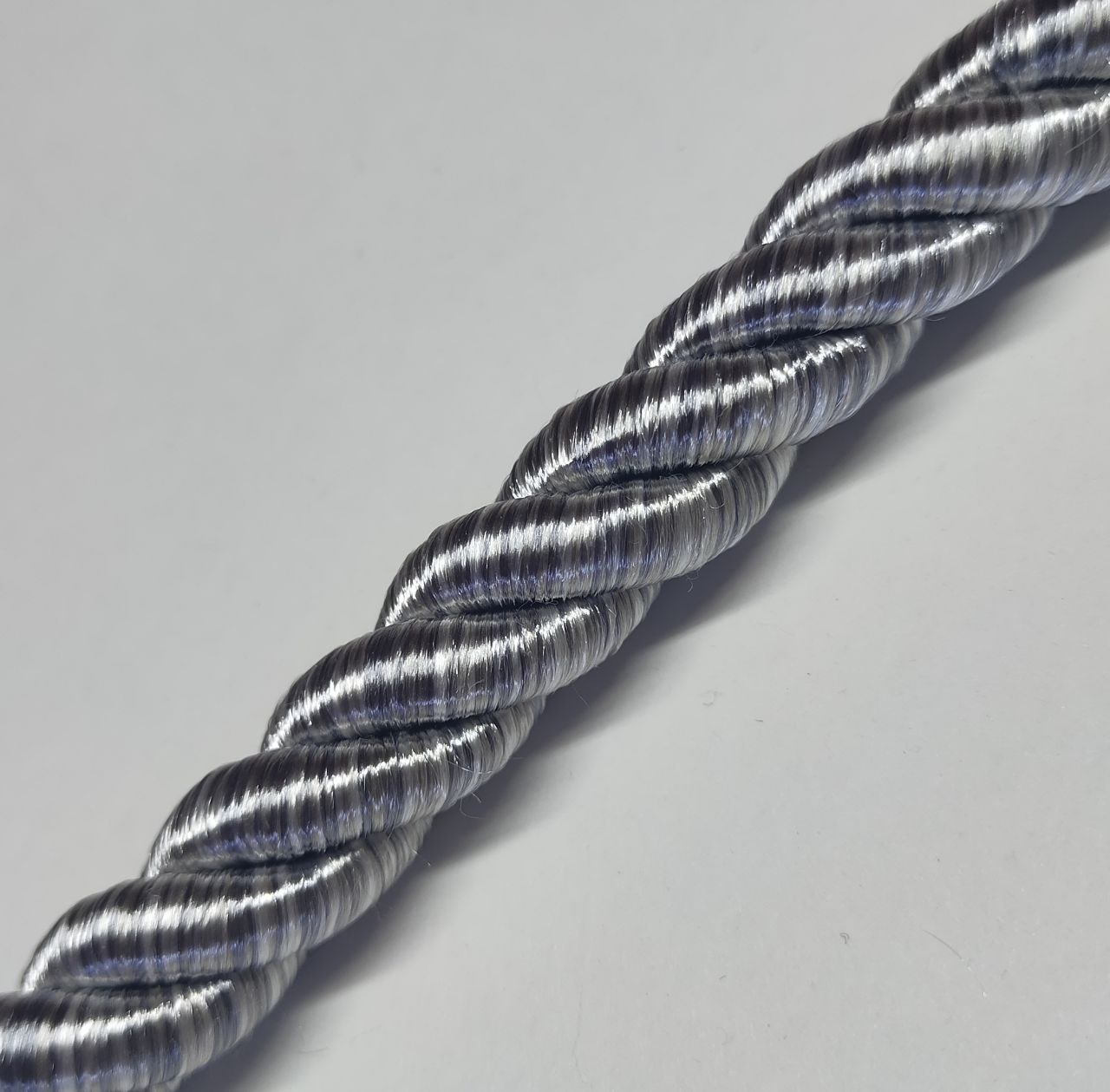 Шнур декоративный idealtex 15Ш-24-3.1 , длина 24 м, диаметр 15 мм, Серебристый, 15ш3.1
Шнур декоративный idealtex 15Ш-24-3.1 , длина 24 м, диаметр 15 мм, Серебристый, 15ш3.1