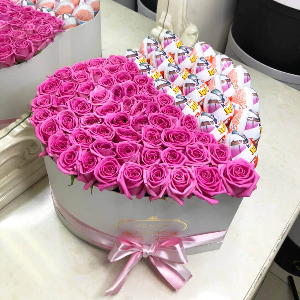 Букеты со сладостями Venus in Fleurs Розовые розы с Kinder "Моя сладкоежка" 809080, Розовые розы с Kinder "Моя сладкоежка"
Букеты со сладостями Venus in Fleurs Розовые розы с Kinder "Моя сладкоежка" 809080, Розовые розы с Kinder "Моя сладкоежка"