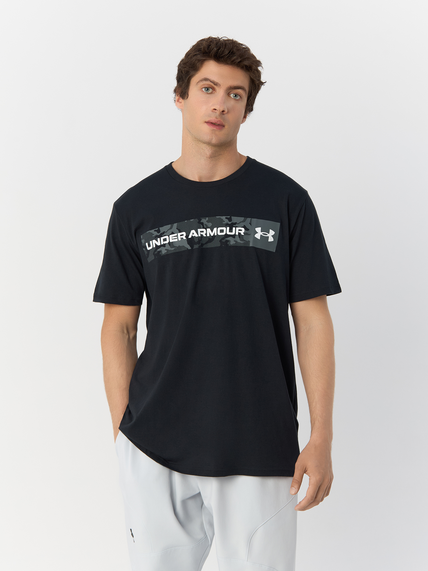 Футболка мужская Under Armour UA Camo Chest Stripe SS 1376830 черная XL, Черный, Camo Chest Stripe SS
Футболка мужская Under Armour UA Camo Chest Stripe SS 1376830 черная XL, Черный, Camo Chest Stripe SS