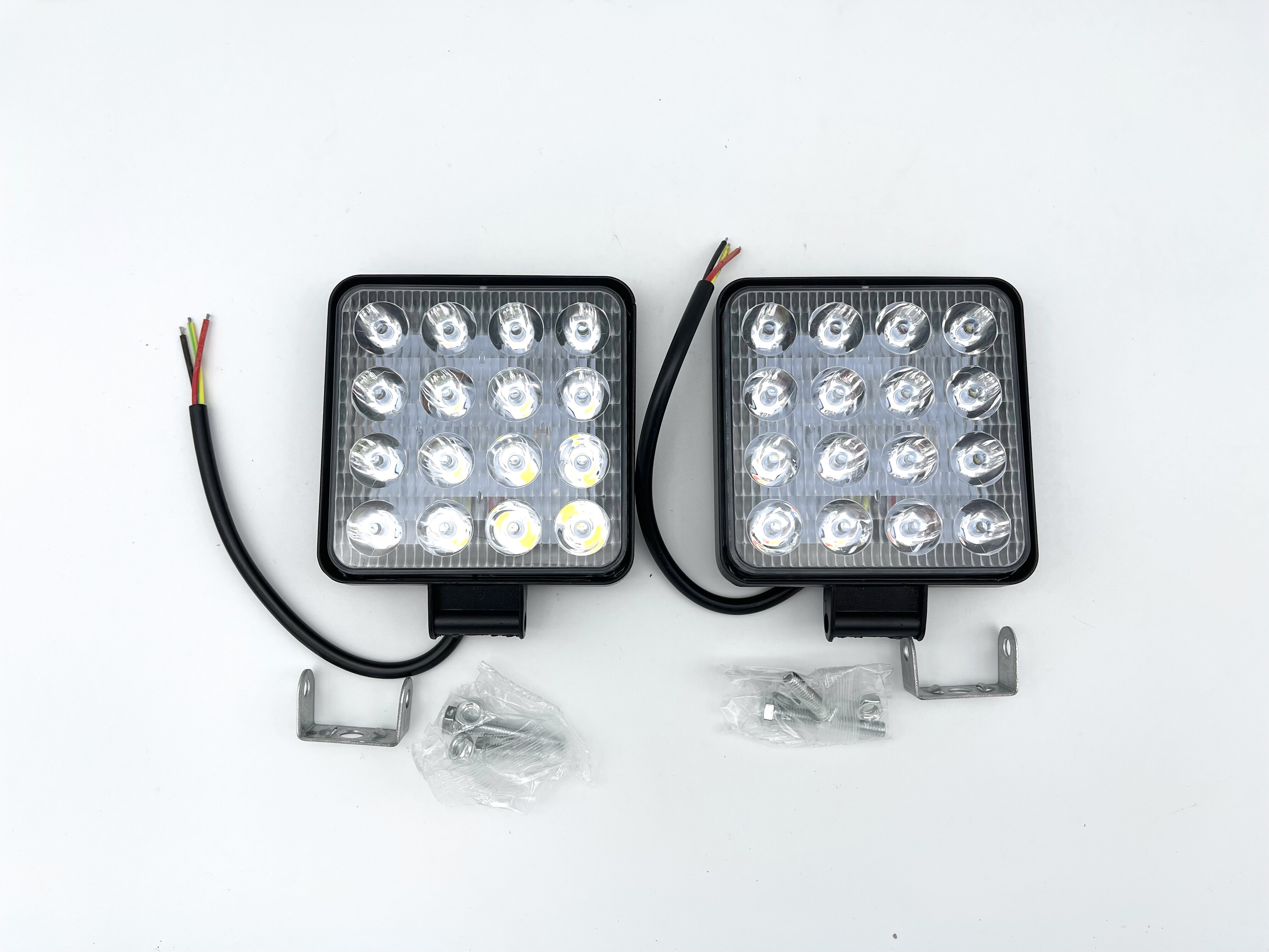 Фара светодиодная H16LED 48W тонкий (9-30V) 11x11x2см (красный-синий-белый), 2 шт, LED 48WRBW слим
Фара светодиодная H16LED 48W тонкий (9-30V) 11x11x2см (красный-синий-белый), 2 шт, LED 48WRBW слим