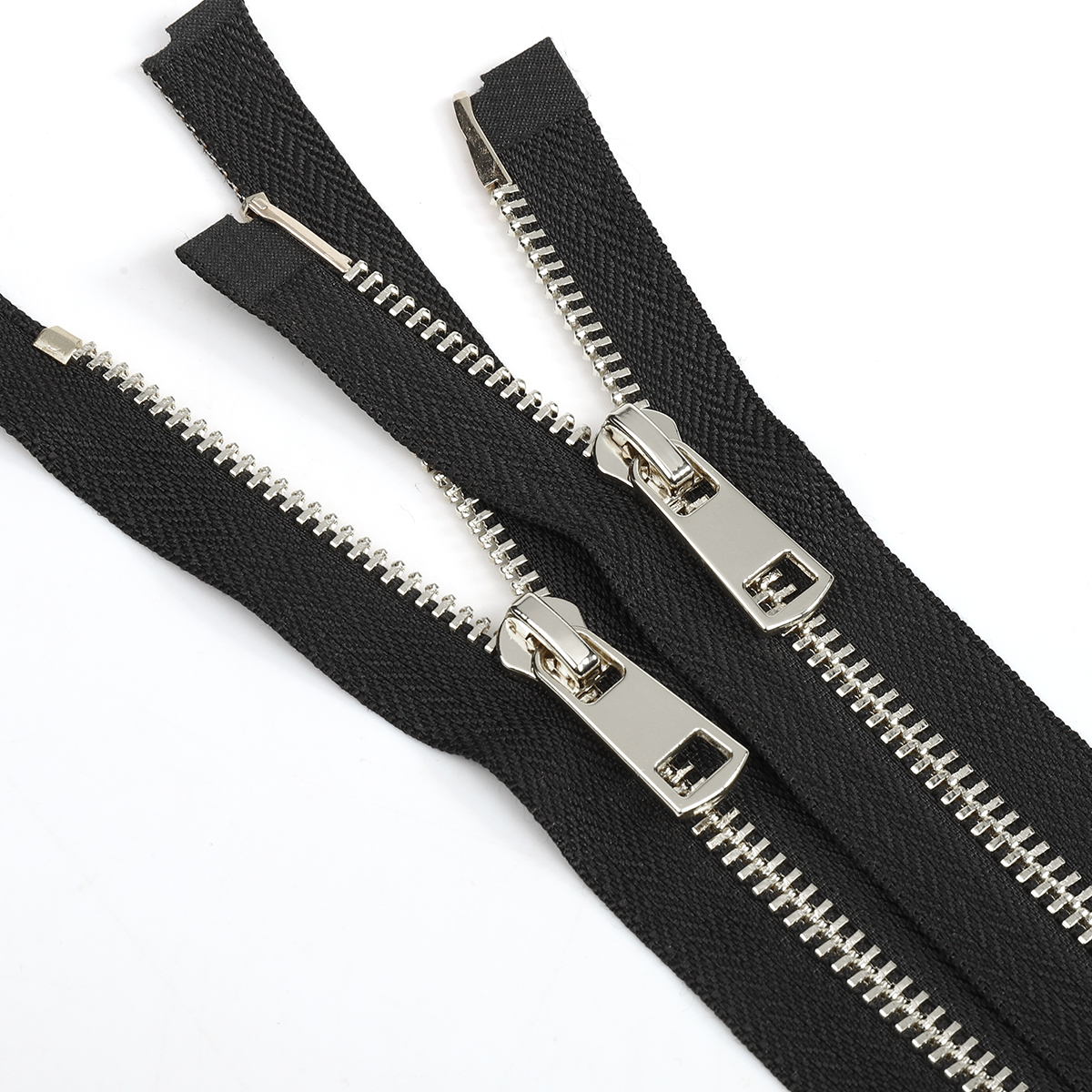 Молния MaxZipper мет. Титан №5 2 замка никель 110см цв.F322 черный уп.10 шт, Черный;серебристый, Молнии
Молния MaxZipper мет. Титан №5 2 замка никель 110см цв.F322 черный уп.10 шт, Черный;серебристый, Молнии