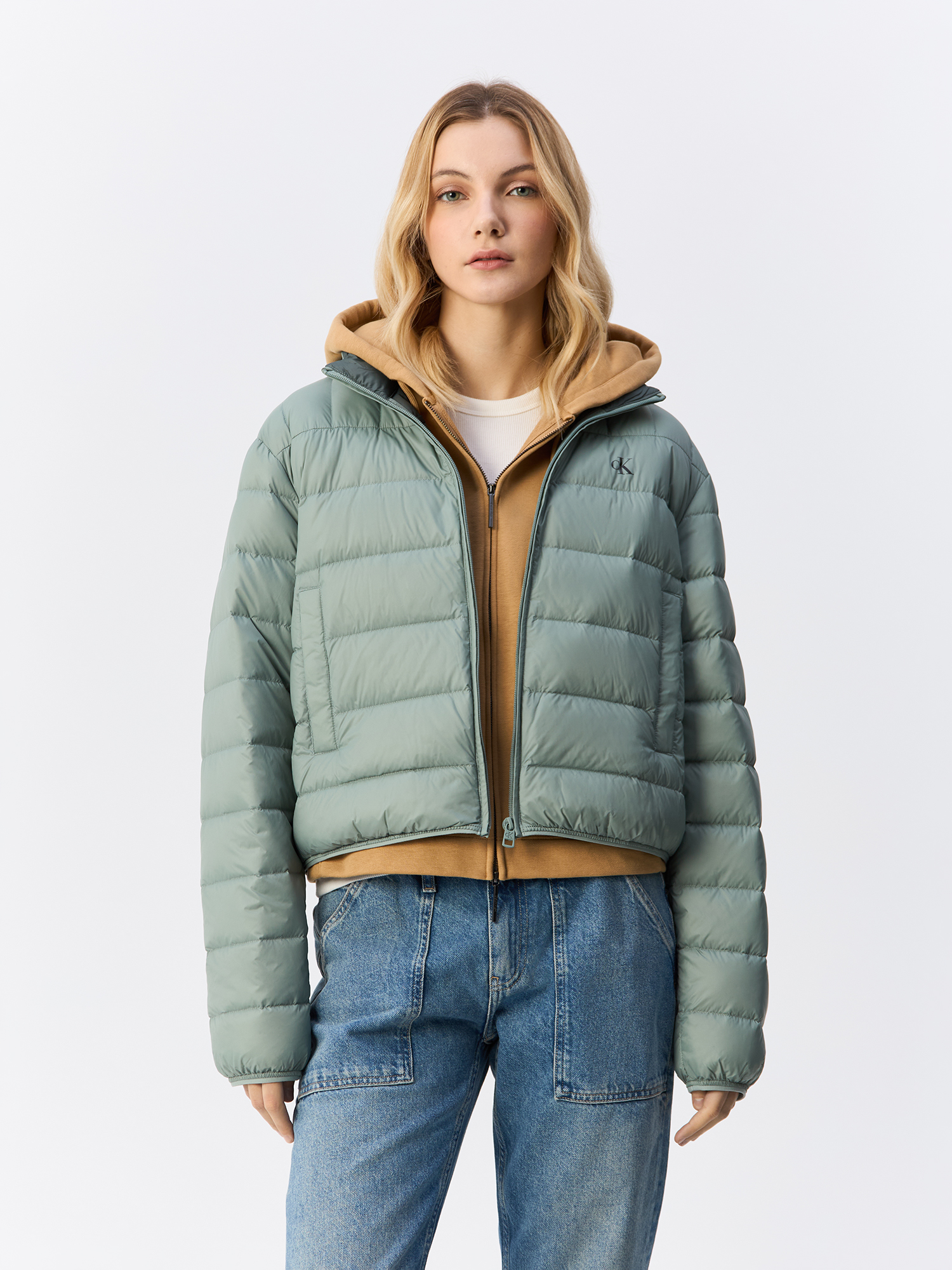 Пуховик женский Calvin Klein Jeans Ul Short Puffer J20J222585 серый S, Ul Short Puffer
Пуховик женский Calvin Klein Jeans Ul Short Puffer J20J222585 серый S, Ul Short Puffer