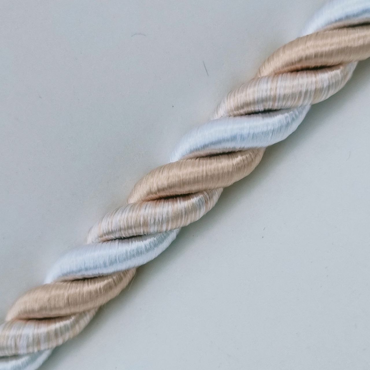 Шнур декоративный idealtex 15Ш-42-11.5 , длина 42 м, диаметр 15 мм, Золотистый, 15ш11.5
Шнур декоративный idealtex 15Ш-42-11.5 , длина 42 м, диаметр 15 мм, Золотистый, 15ш11.5