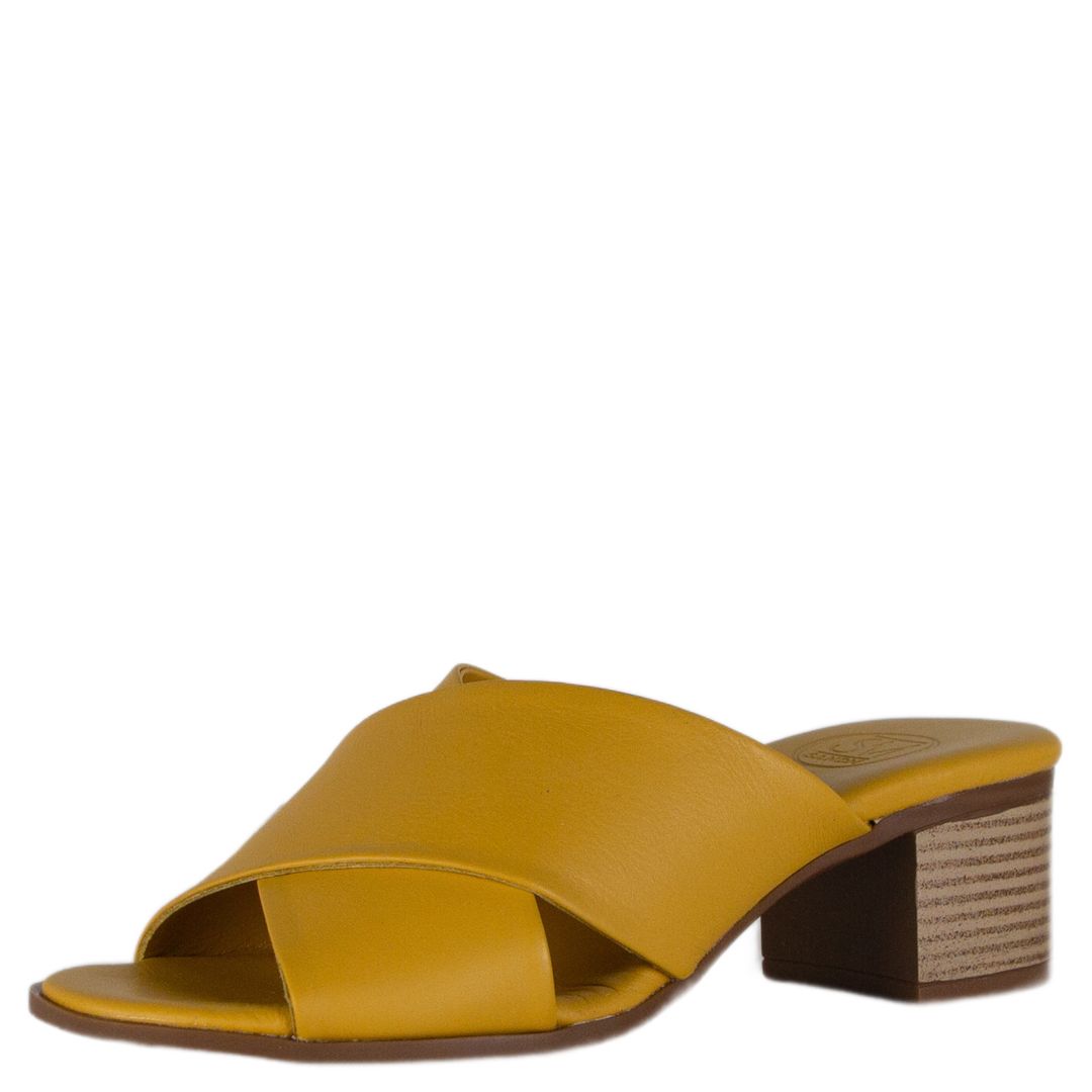 Шлепанцы женские Sandm 992-712-165 оранжевые 38 RU, Оранжевый, 992-712
Шлепанцы женские Sandm 992-712-165 оранжевые 38 RU, Оранжевый, 992-712