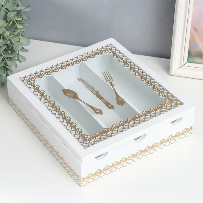 Шкатулка дерево с делениями "Столовые предметы" белая с золотом 26х24х6,8 см, Белый
Шкатулка дерево с делениями "Столовые предметы" белая с золотом 26х24х6,8 см, Белый