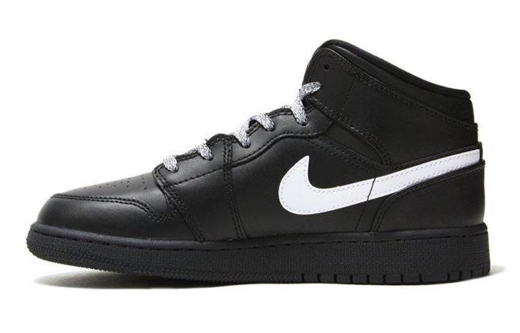 Кеды унисекс Jordan Air Jordan 1 Mid (BG) черные 37.5 EU, Черный, Air Jordan 1 Mid (BG)
Кеды унисекс Jordan Air Jordan 1 Mid (BG) черные 37.5 EU, Черный, Air Jordan 1 Mid (BG)