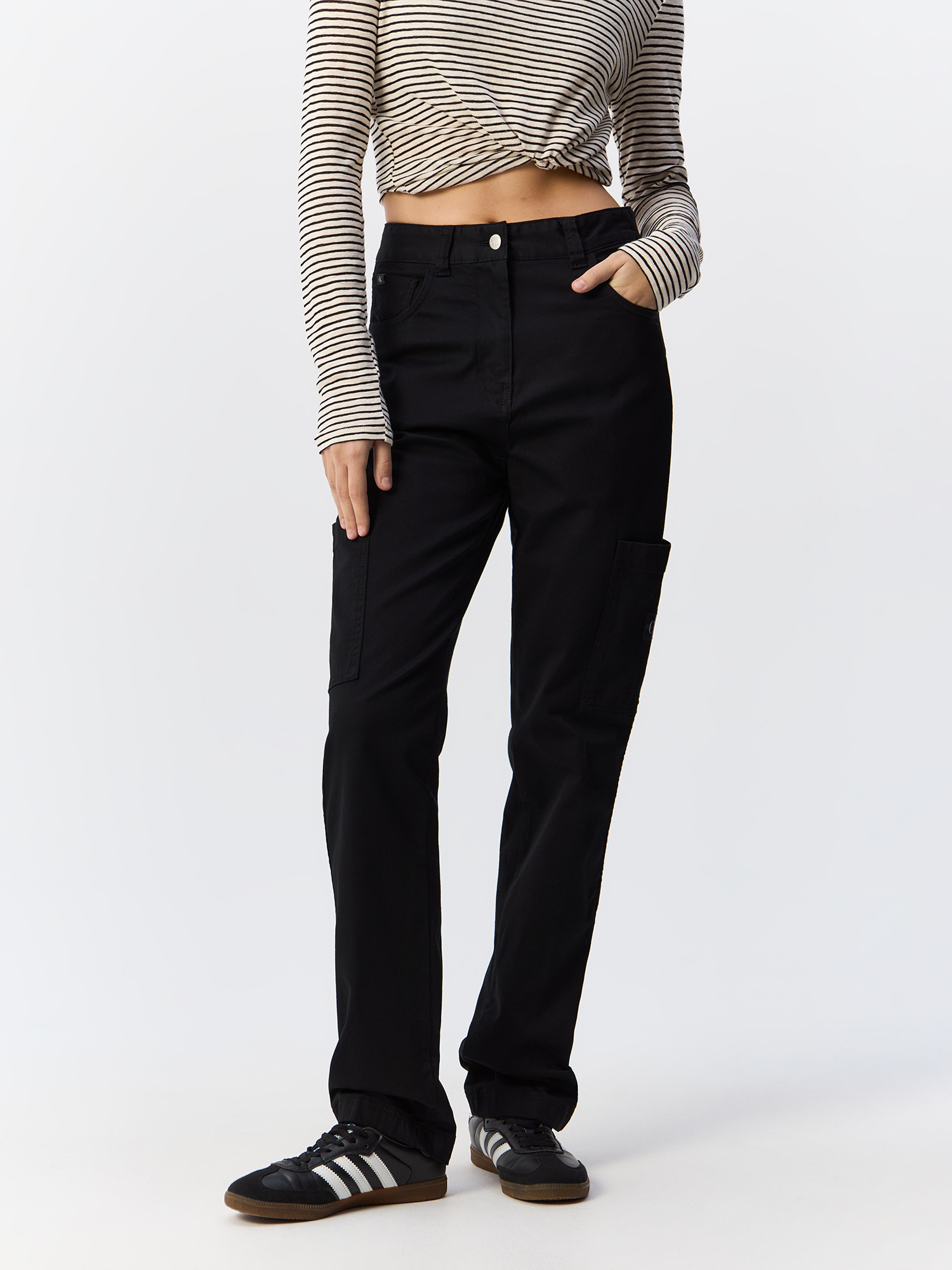 Брюки женские Calvin Klein Jeans Woven Label High Rise Straight Pant J20J223117 черные S, Черный, Woven Label High Rise Straight Pant
Брюки женские Calvin Klein Jeans Woven Label High Rise Straight Pant J20J223117 черные S, Черный, Woven Label High Rise Straight Pant