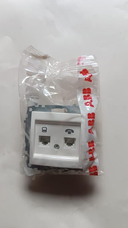 Розетка компьютерная + телефонная 2-м Cosmo RJ45 кат.6 + RJ11 механизм бел. ABB 619-010200, Белый
Розетка компьютерная + телефонная 2-м Cosmo RJ45 кат.6 + RJ11 механизм бел. ABB 619-010200, Белый