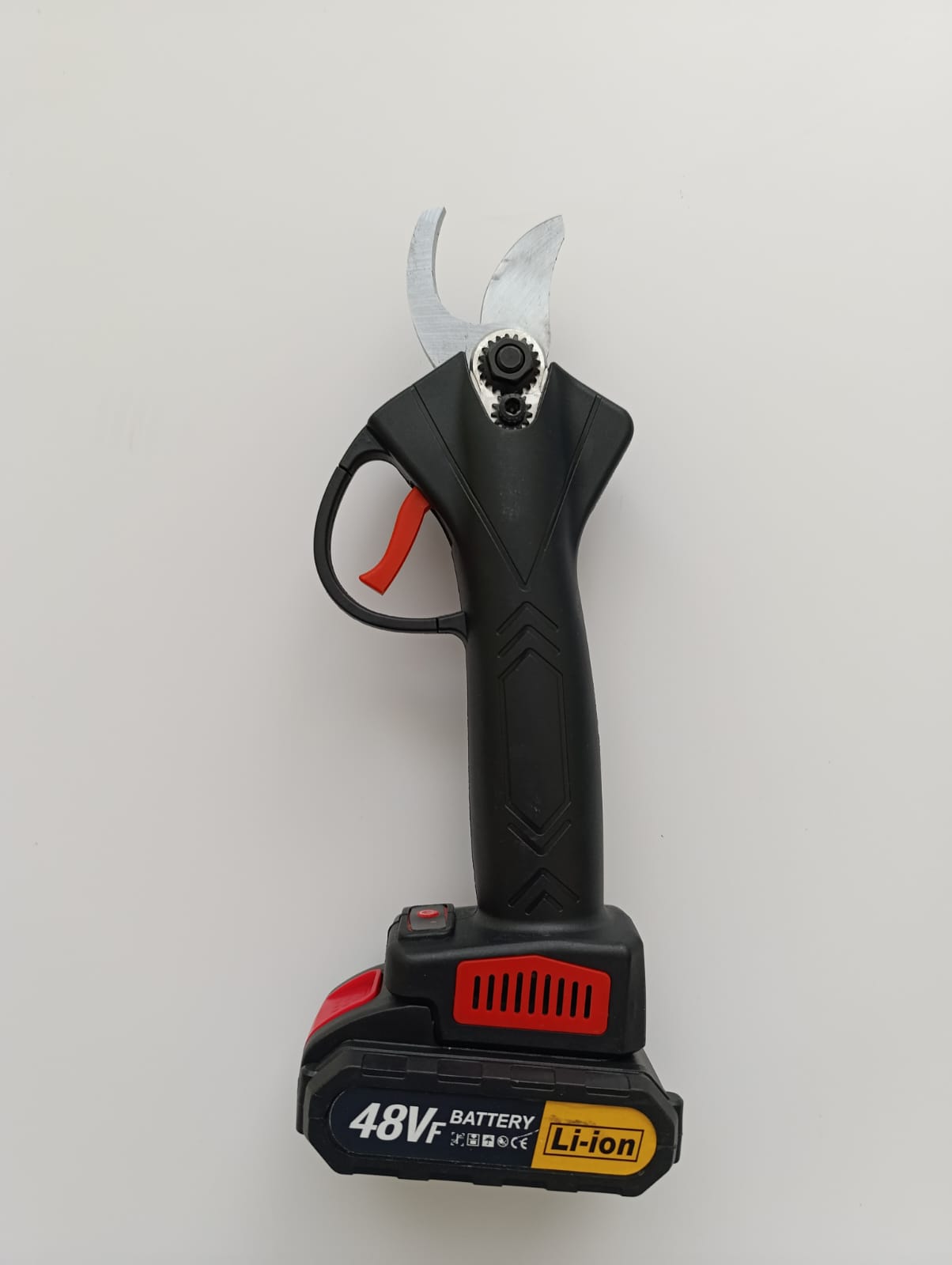 Секатор аккумуляторный NoBrand BT010112 2 литиевых батареи 48v, набор, LITHIUM SCISSORS
Секатор аккумуляторный NoBrand BT010112 2 литиевых батареи 48v, набор, LITHIUM SCISSORS