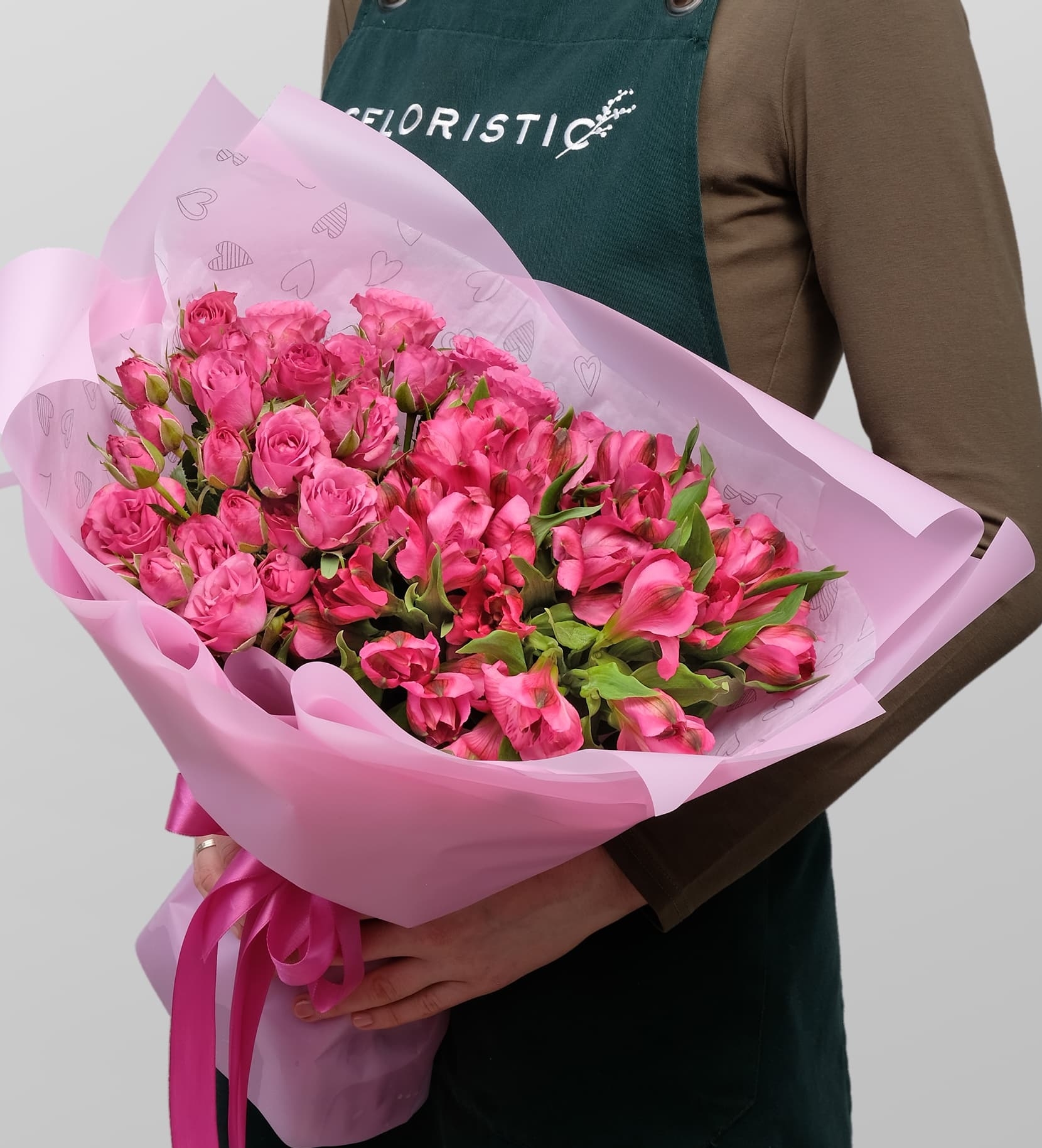 Букет Studio Floristic из роз и альстромерий 14 шт 55 см Цветочная симфония розовый
Букет Studio Floristic из роз и альстромерий 14 шт 55 см Цветочная симфония розовый
