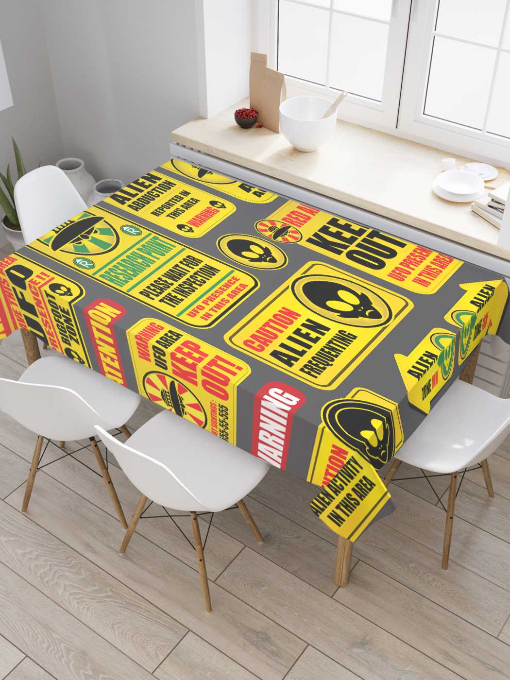 Скатерть прямоугольная JoyArty "Осторожно, пришельцы" из сатена, 180x145 см, Осторожно, пришельцы