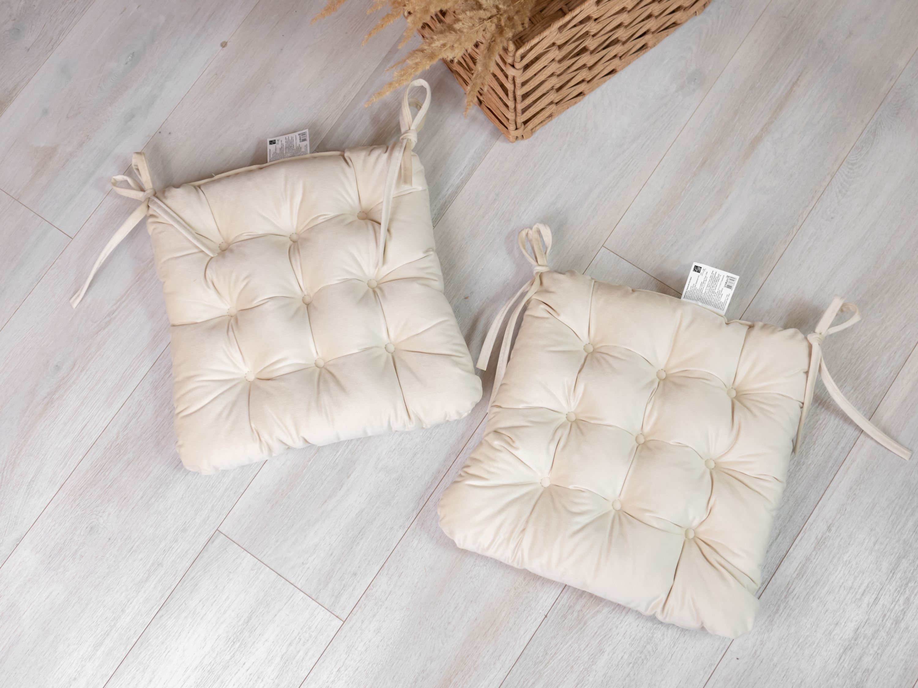 Комплект сидушек Linen Way 2 шт Романтика 40х36х6 велюр , крем, серия подушка на стул круглые (квадратные)
Комплект сидушек Linen Way 2 шт Романтика 40х36х6 велюр , крем, серия подушка на стул круглые (квадратные)
