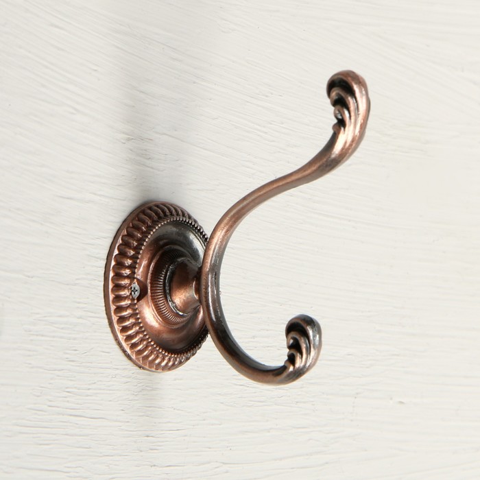 фото Тундра крючок мебельный km212ac двухрожковый цвет медь