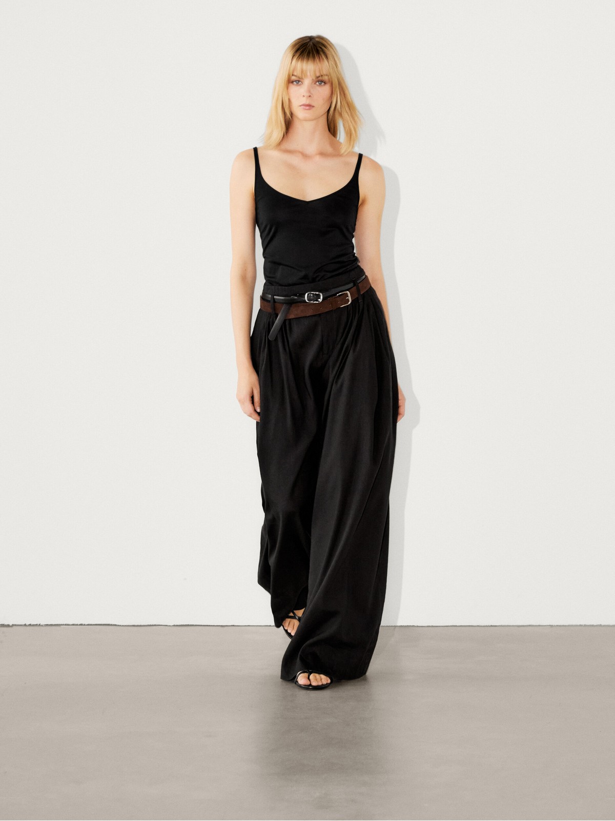 Брюки женские Massimo Dutti 5005/593-I2024 черные 36 EU, Черный, 5005/593-I2024
Брюки женские Massimo Dutti 5005/593-I2024 черные 36 EU, Черный, 5005/593-I2024