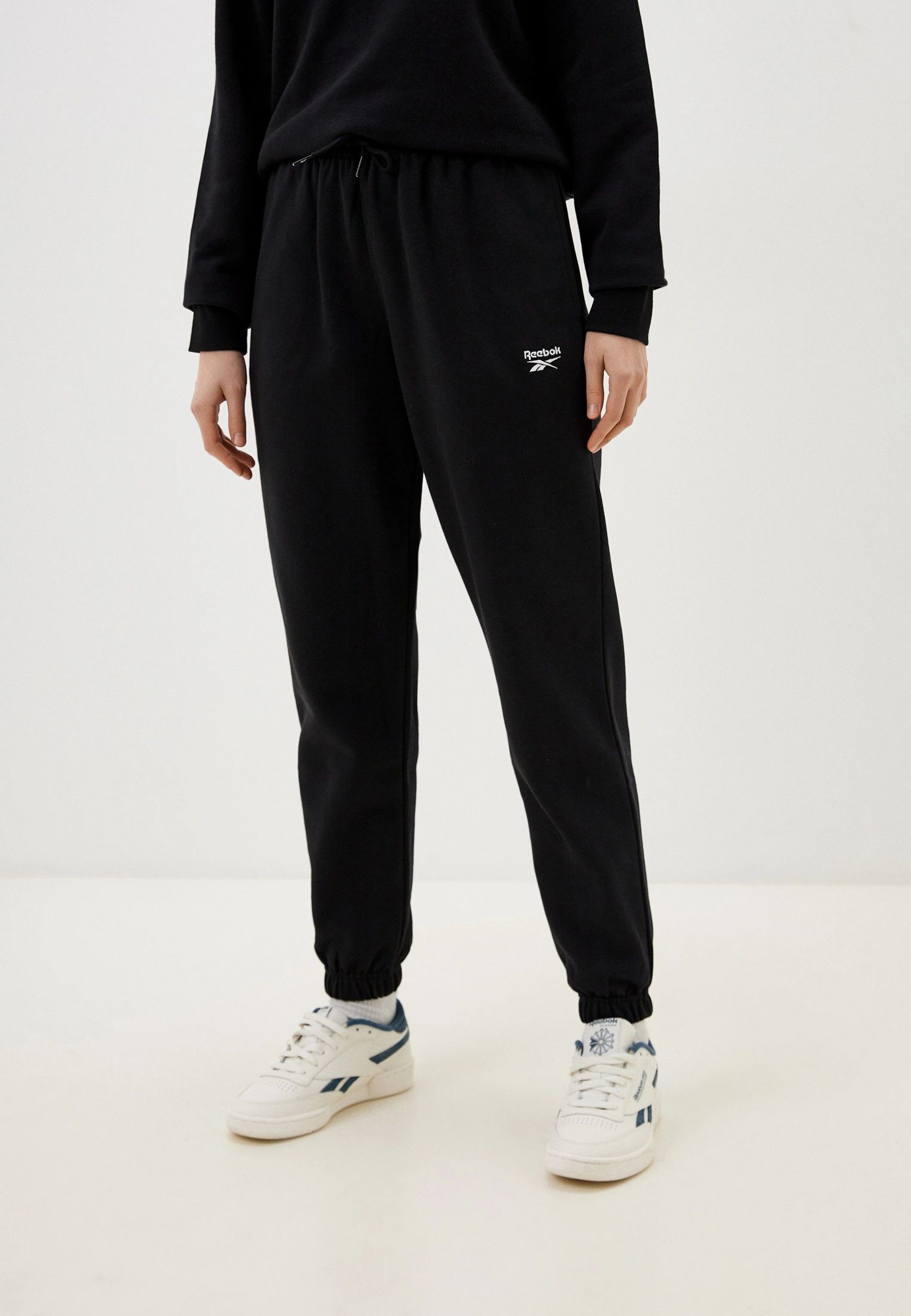 Спортивные брюки женские Reebok Identity Small Logo Fleece Joggers 100202910 черные S, Черный, Identity Small Logo Fleece Joggers
Спортивные брюки женские Reebok Identity Small Logo Fleece Joggers 100202910 черные S, Черный, Identity Small Logo Fleece Joggers