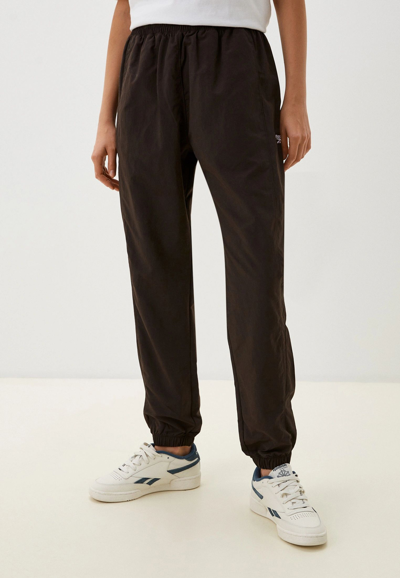 Спортивные брюки женские Reebok 100205910 коричневые M, Черный, Apparel Women Classics Franchise Track Pants
Спортивные брюки женские Reebok 100205910 коричневые M, Черный, Apparel Women Classics Franchise Track Pants
