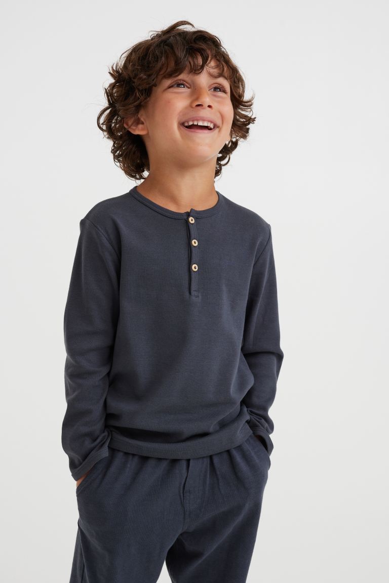 Футболка детская H&M 1071471, серый/светло-бежевый, размер 122 (доставка из-за рубежа), 1071471
Футболка детская H&M 1071471, серый/светло-бежевый, размер 122 (доставка из-за рубежа), 1071471