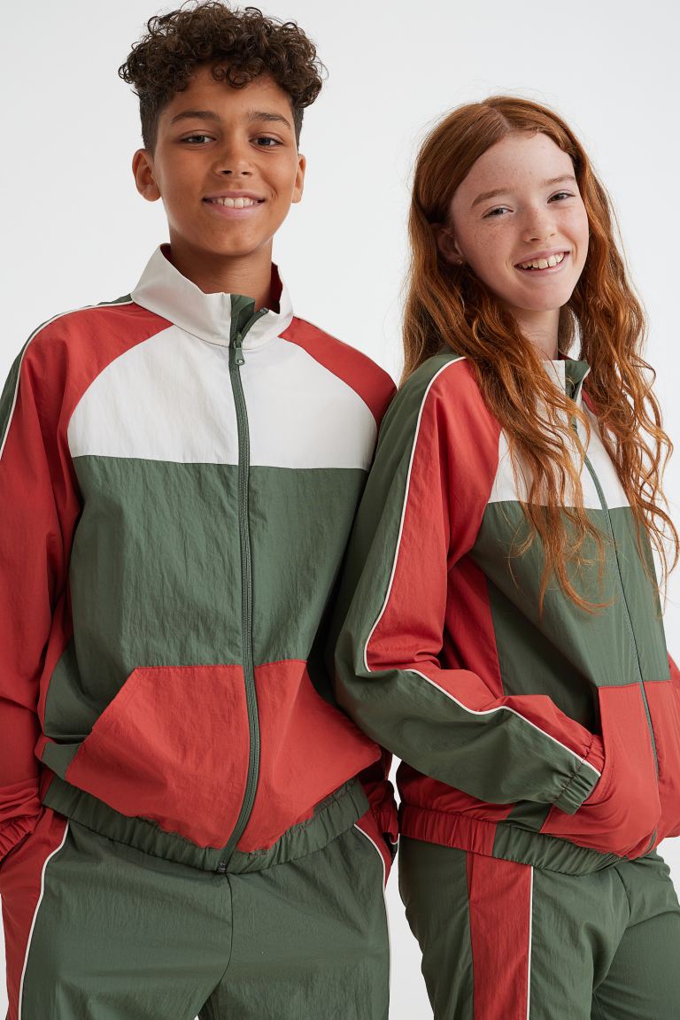 Костюм детский H&M 1072414, цвет хаки/разноцветный, размер 146 (доставка из-за рубежа), 1072414
Костюм детский H&M 1072414, цвет хаки/разноцветный, размер 146 (доставка из-за рубежа), 1072414