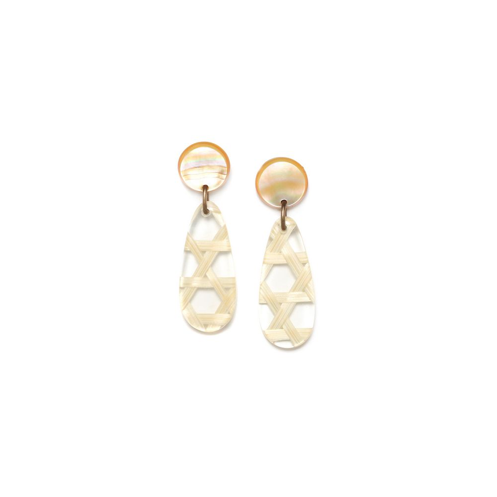 Серьги из бижутерного сплава с перламутром Nature Bijoux NB23.1-12-78252, NB23.1-12-78252
Серьги из бижутерного сплава с перламутром Nature Bijoux NB23.1-12-78252, NB23.1-12-78252