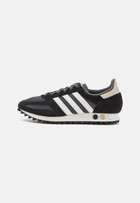 Кроссовки женские Adidas Originals La Trainer Unisex черные 39 1/3 EU, Черный, La Trainer Unisex
Кроссовки женские Adidas Originals La Trainer Unisex черные 39 1/3 EU, Черный, La Trainer Unisex