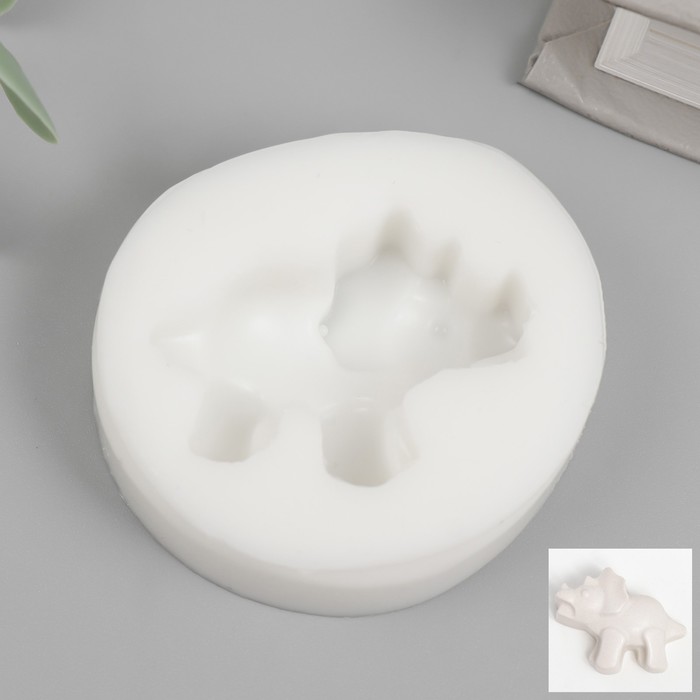 Молд силикон "Трицератопс" 4х2,8 см 
Молд силикон "Трицератопс" 4х2,8 см