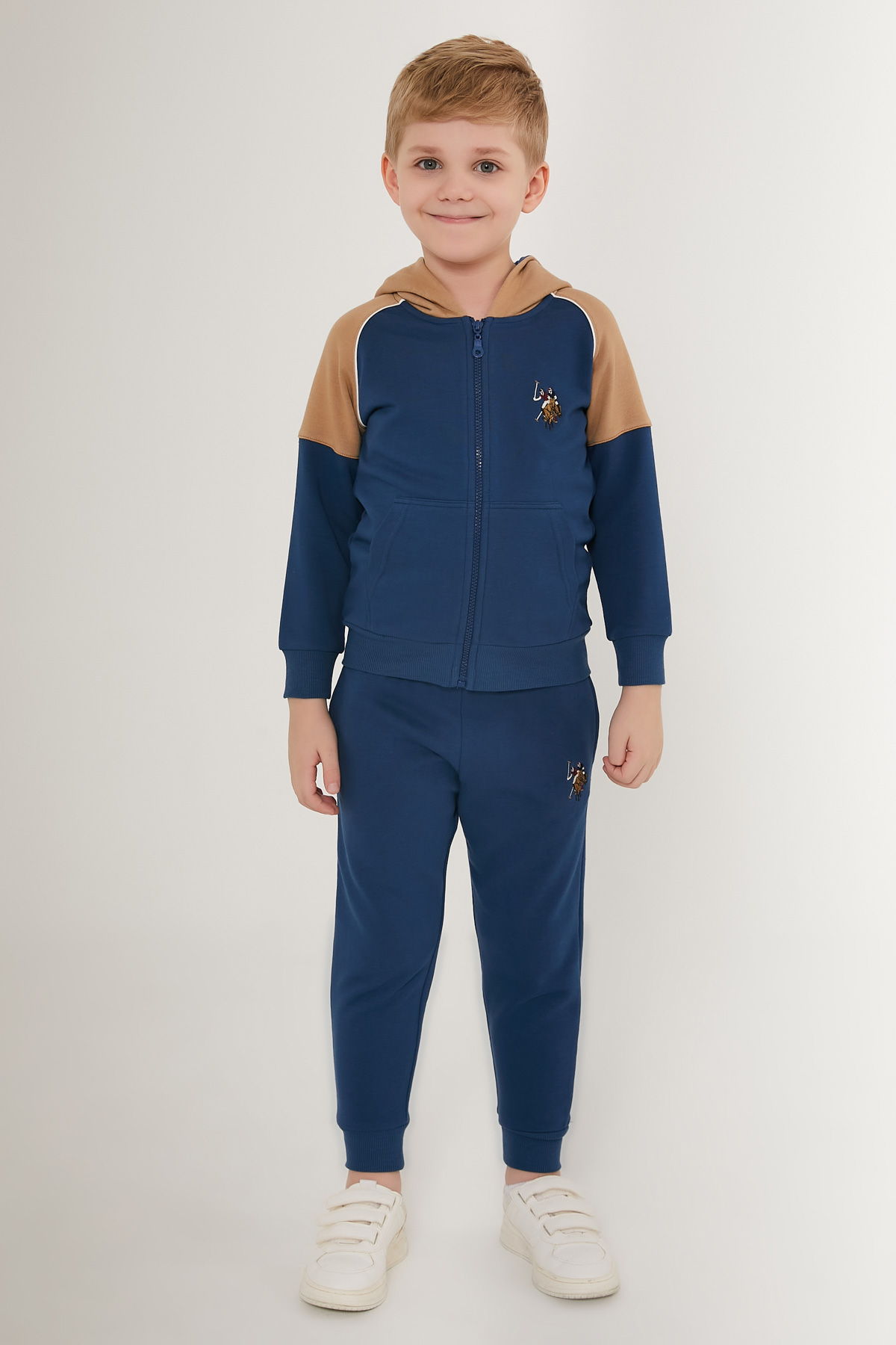 Костюм повседневный US Polo Assn G083SZ0HF0US1538_VR028, синий, 140, G083SZ0HF0US1538_VR028
Костюм повседневный US Polo Assn G083SZ0HF0US1538_VR028, синий, 140, G083SZ0HF0US1538_VR028