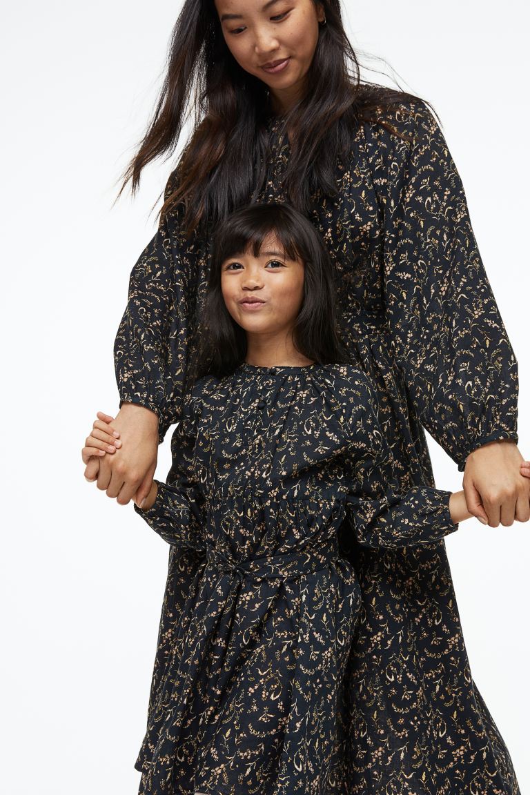 Платье детское H&M 1074068, цвет черный/разноцветный, размер 116 (доставка из-за рубежа), 1074068
Платье детское H&M 1074068, цвет черный/разноцветный, размер 116 (доставка из-за рубежа), 1074068