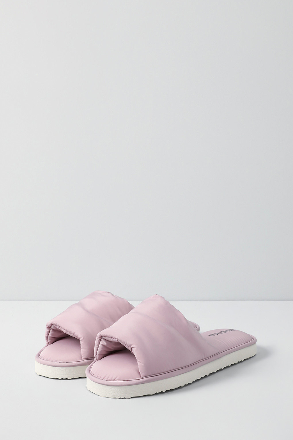 Тапочки женские Benetton Undercolors 8G5M1D014 розовые 41 EU, Розовый, 8G5M1D014
Тапочки женские Benetton Undercolors 8G5M1D014 розовые 41 EU, Розовый, 8G5M1D014