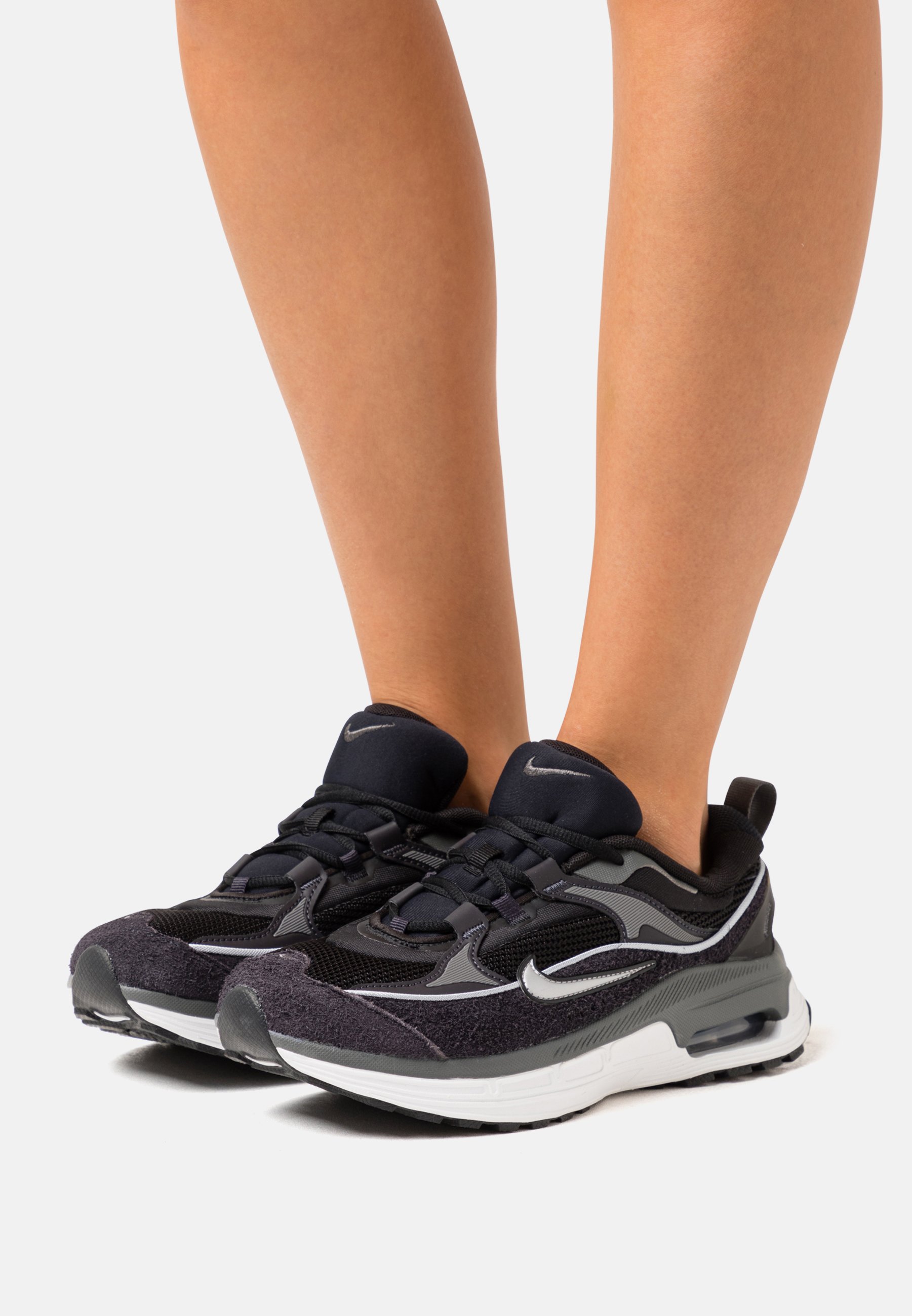 Кроссовки женские Nike Sportswear W Air Max Bliss черные 38.5 EU (доставка из-за рубежа), Черный, W Air Max Bliss
Кроссовки женские Nike Sportswear W Air Max Bliss черные 38.5 EU (доставка из-за рубежа), Черный, W Air Max Bliss