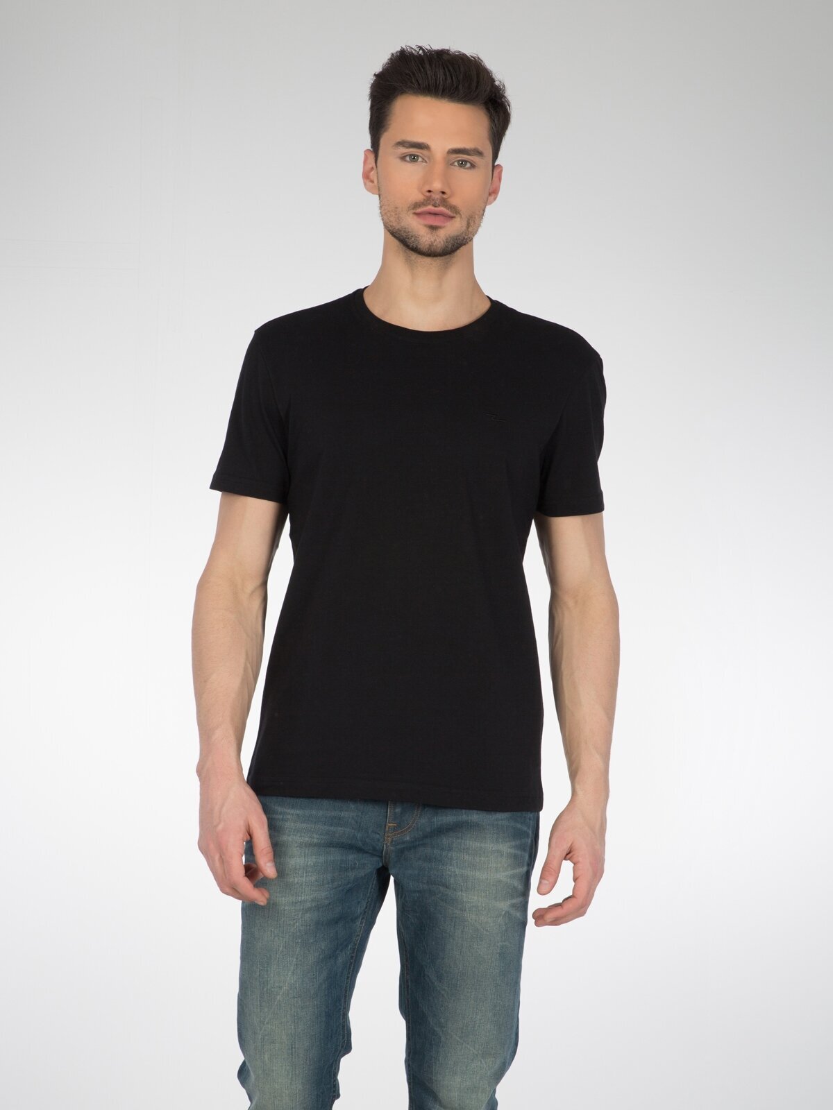 Футболка мужская Colins CLTKTTSHM0022575_q1.v1 черная M, Черный, CLTKTTSHM0022575_q1.v1
Футболка мужская Colins CLTKTTSHM0022575_q1.v1 черная M, Черный, CLTKTTSHM0022575_q1.v1