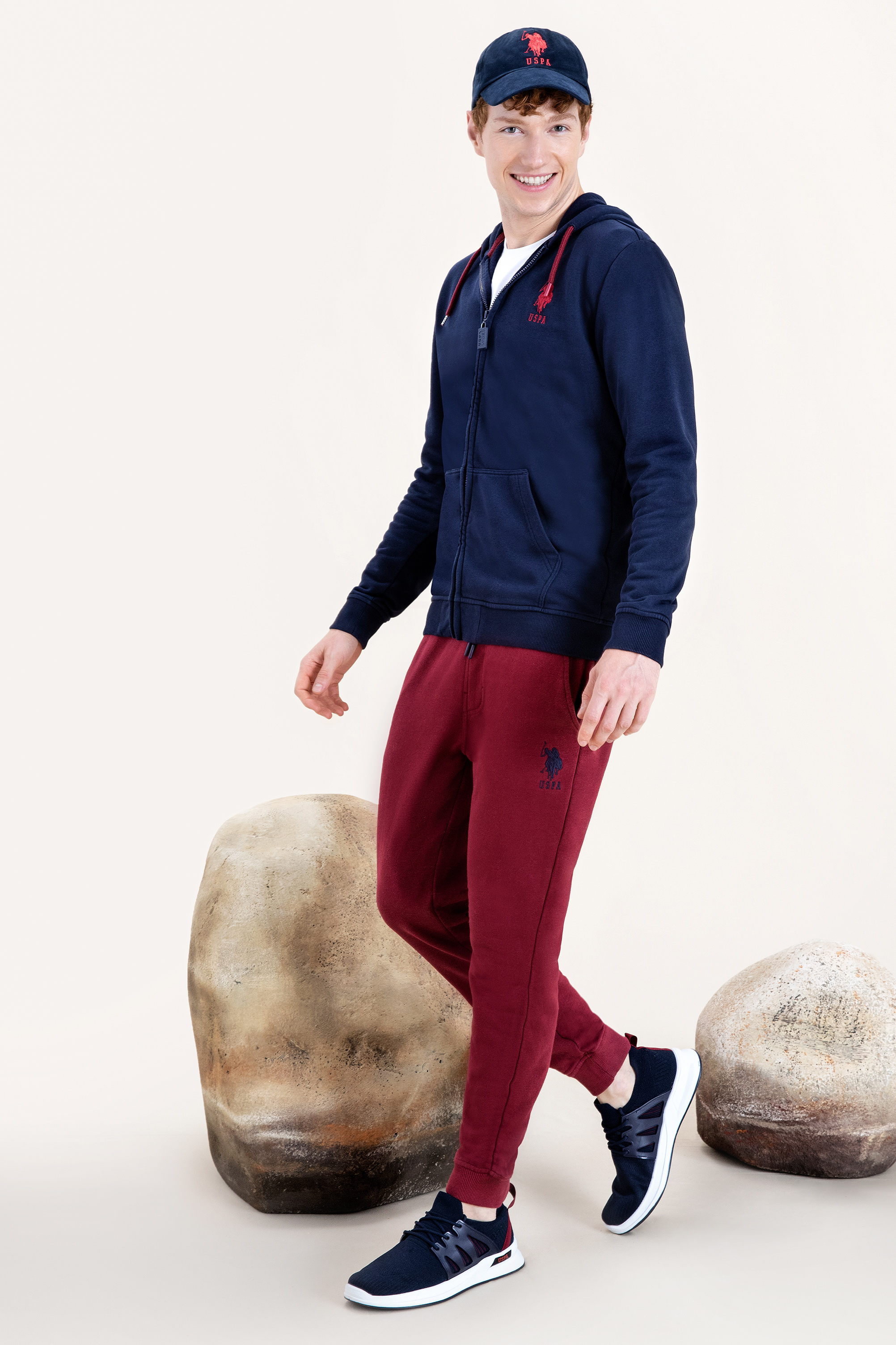 Спортивные брюки мужские U.S. POLO Assn. G081SZ0OP0HENBIXSK022 бордовые 2XL, Бордовый, G081SZ0OP0HENBIXSK022
Спортивные брюки мужские U.S. POLO Assn. G081SZ0OP0HENBIXSK022 бордовые 2XL, Бордовый, G081SZ0OP0HENBIXSK022