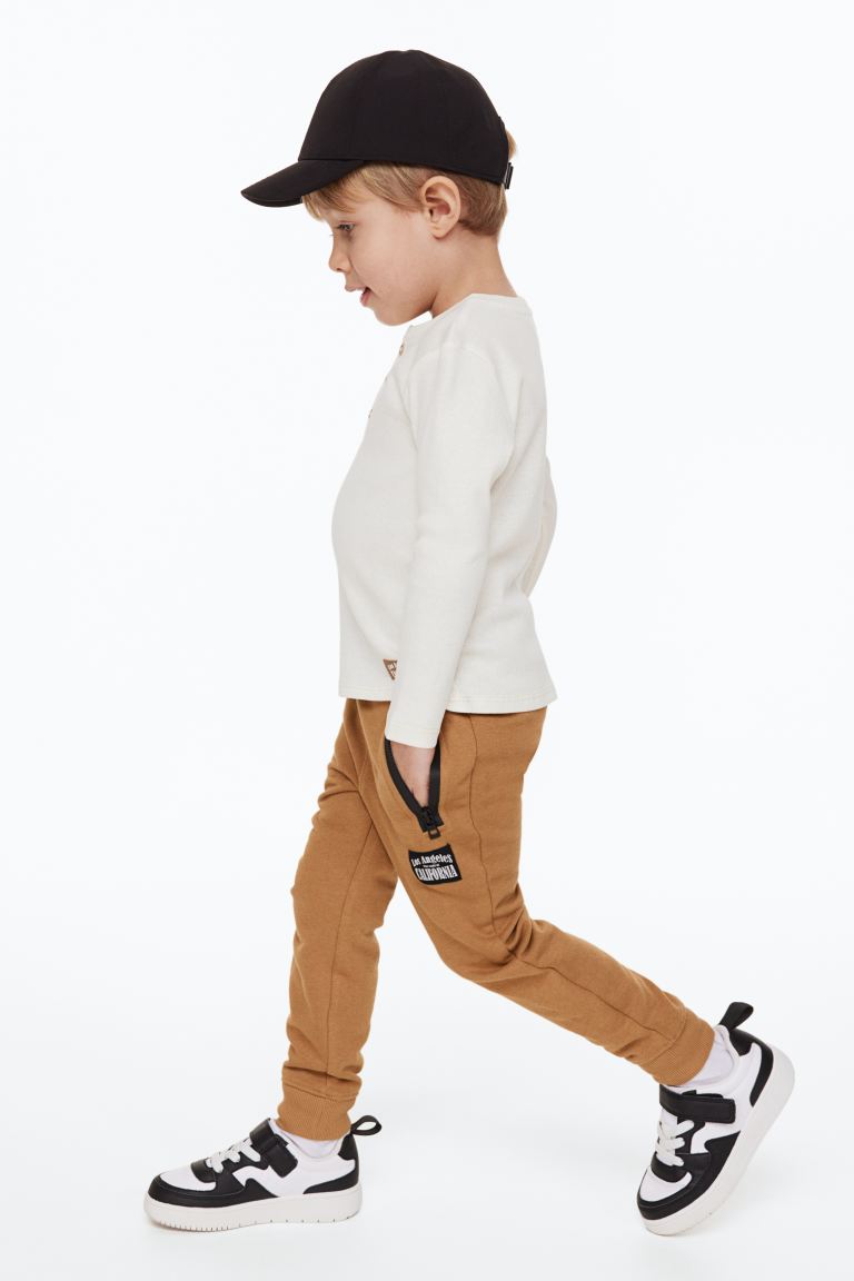 Брюки детские H&M 1124134, темно-бежевый/темно-синий, размер 140 (доставка из-за рубежа), 1124134
Брюки детские H&M 1124134, темно-бежевый/темно-синий, размер 140 (доставка из-за рубежа), 1124134