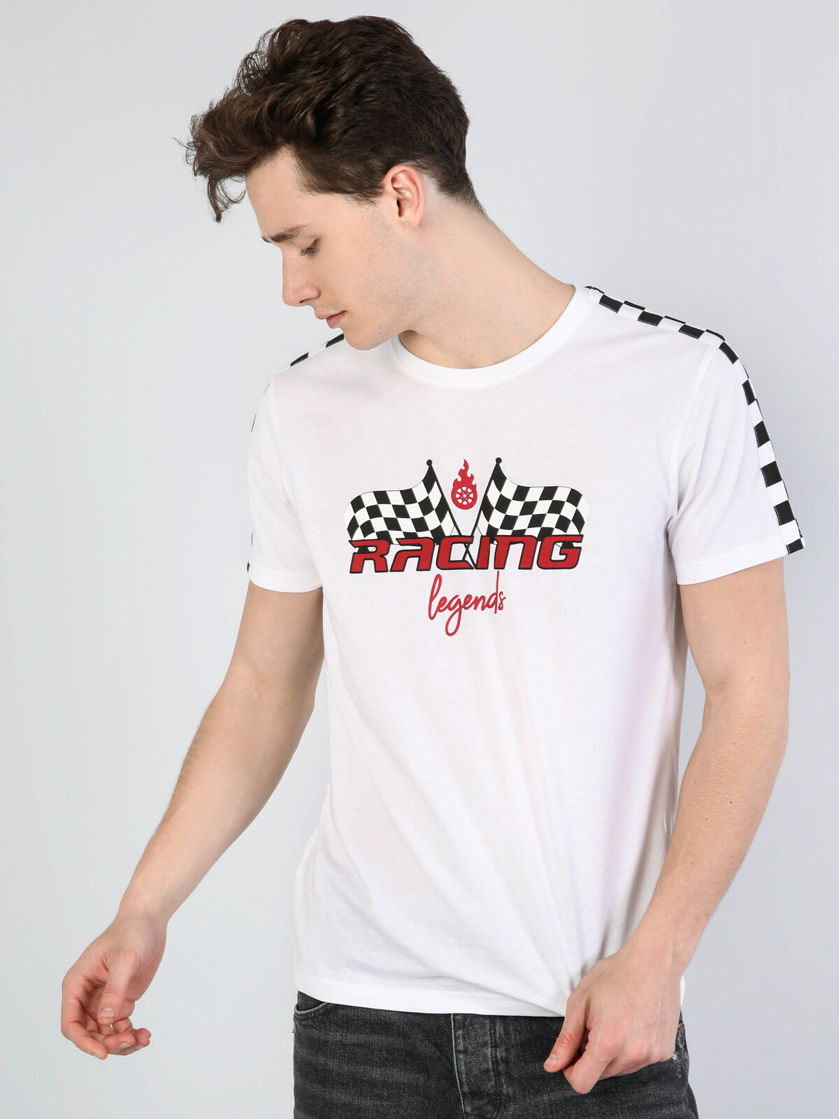 Футболка мужская Colins CL1042755_Q1.V1 белая M, Белый, CL1042755_Q1.V1 
Футболка мужская Colins CL1042755_Q1.V1 белая M, Белый, CL1042755_Q1.V1