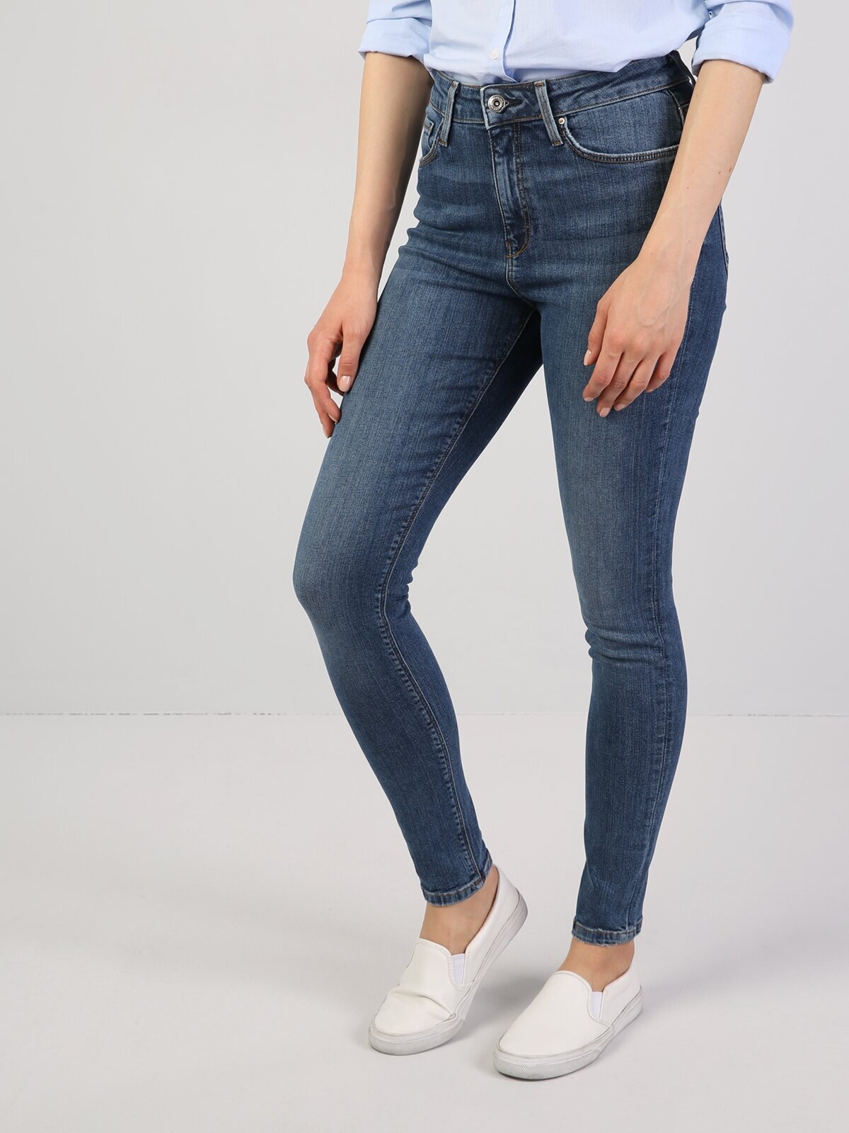 Джинсы женские Colins CL1046186_Q1.V1_DN01616 голубые 24-30 INT, Голубой, CL1046186_Q1.V1_DN01616
Джинсы женские Colins CL1046186_Q1.V1_DN01616 голубые 24-30 INT, Голубой, CL1046186_Q1.V1_DN01616