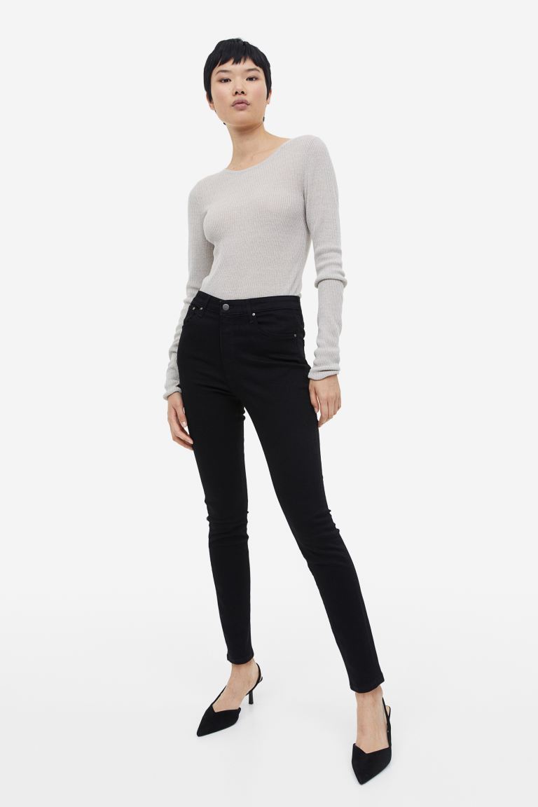 Джинсы женские H&M 0986343014 черные 42 EU (доставка из-за рубежа), Черный, 0986343014
Джинсы женские H&M 0986343014 черные 42 EU (доставка из-за рубежа), Черный, 0986343014