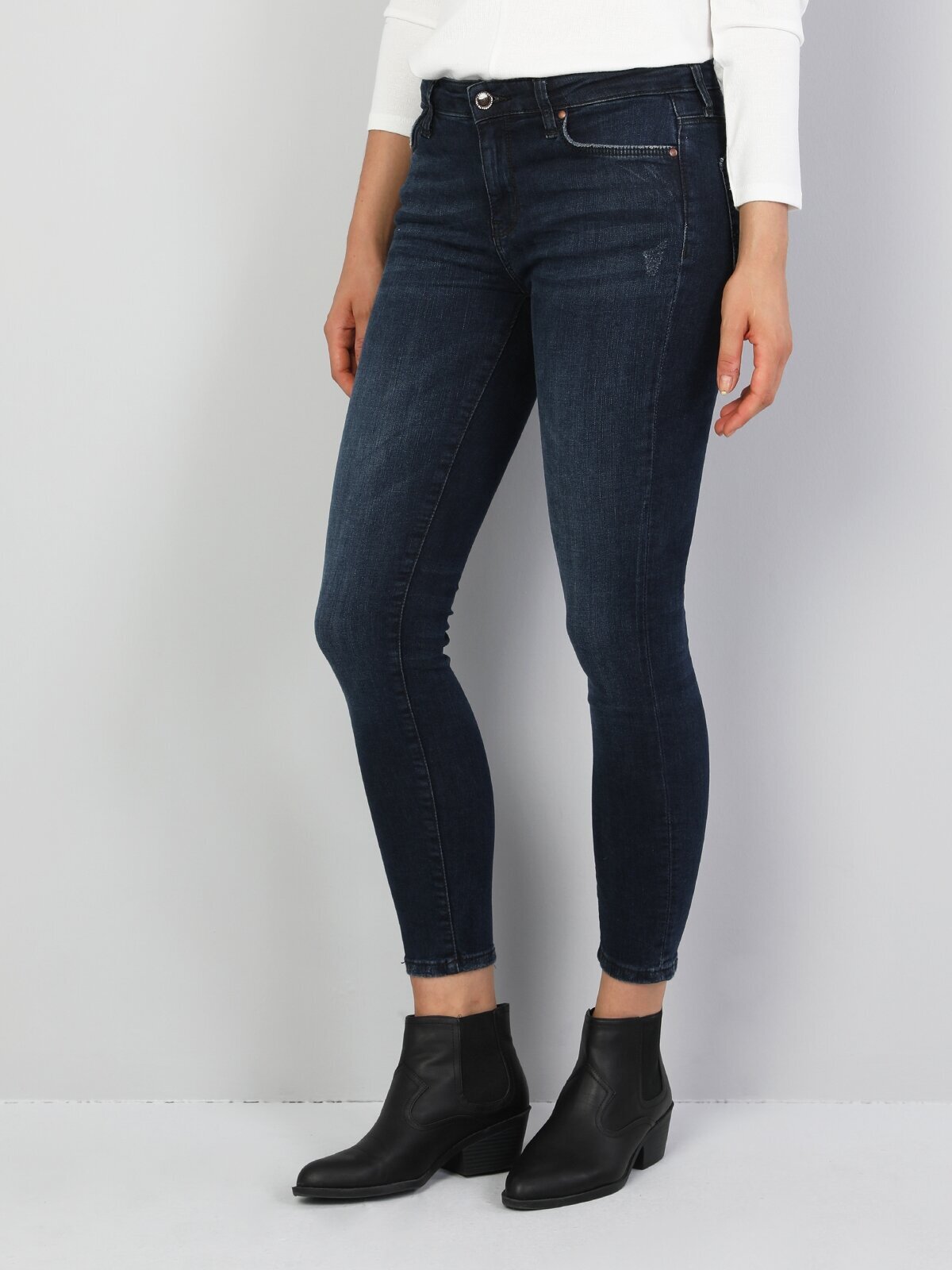 Джинсы женские Colins CL1046983_Q1.V1_DN08527 синие 25-32 INT, Синий, CL1046983_Q1.V1_DN08527
Джинсы женские Colins CL1046983_Q1.V1_DN08527 синие 25-32 INT, Синий, CL1046983_Q1.V1_DN08527