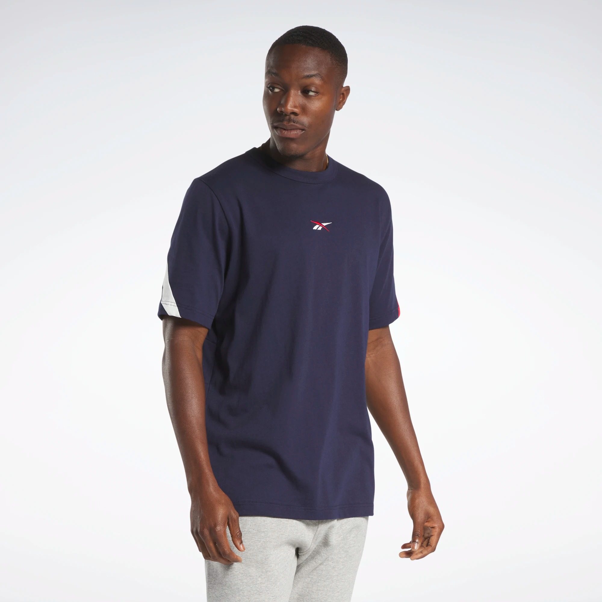 Футболка мужская Reebok Classics Brand Proud T-Shirt синяя XS, Синий, Classics Brand Proud T-Shirt
Футболка мужская Reebok Classics Brand Proud T-Shirt синяя XS, Синий, Classics Brand Proud T-Shirt