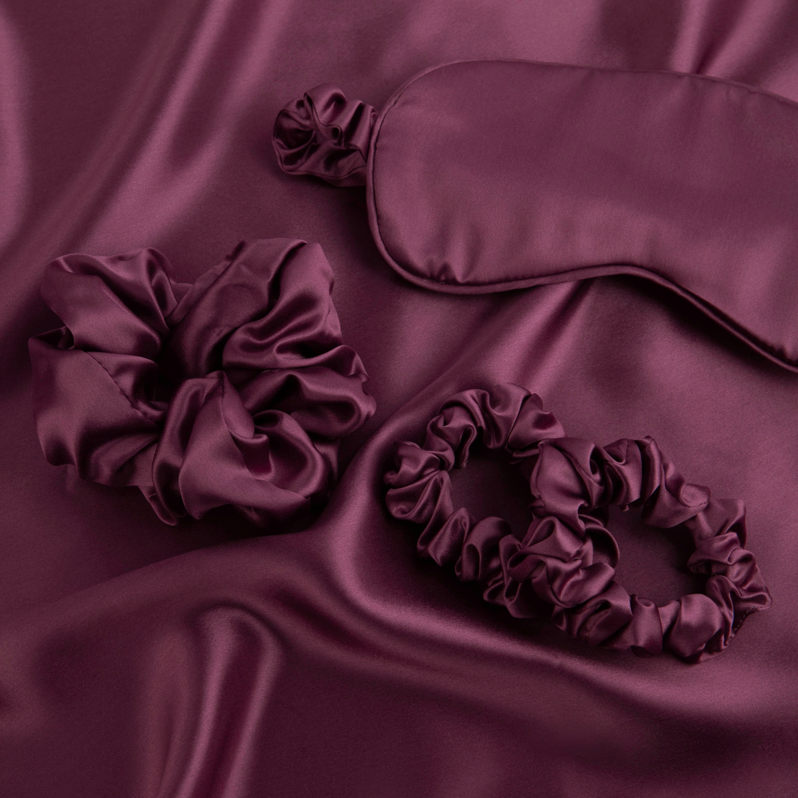 Подарочный набор из шелка Soft Box Purple наволочка маска для сна резинки для волос, LX-nab1
Подарочный набор из шелка Soft Box Purple наволочка маска для сна резинки для волос, LX-nab1