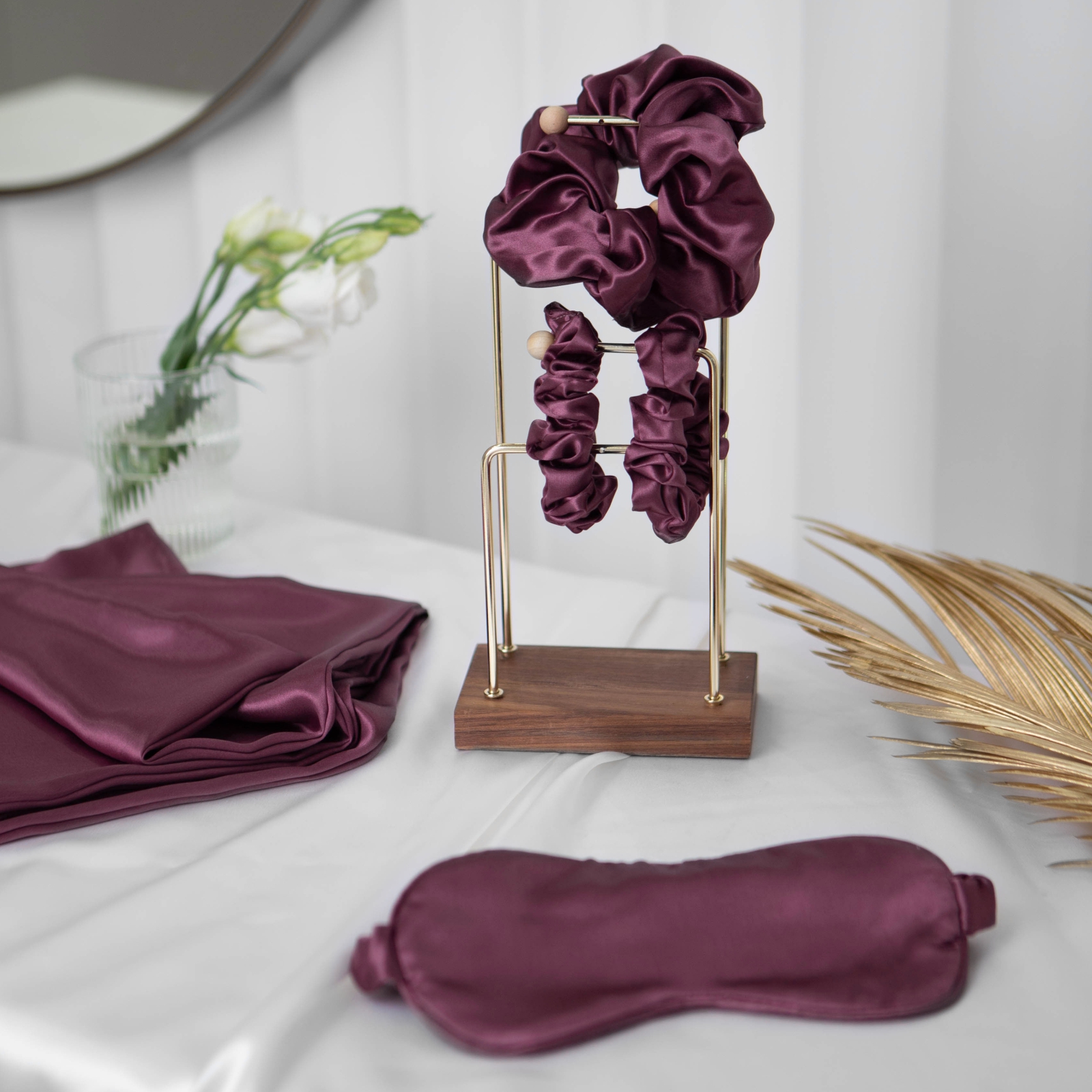 Подарочный набор из шелка Soft Box Purple наволочка маска для сна резинки для волос, LX-nab1
Подарочный набор из шелка Soft Box Purple наволочка маска для сна резинки для волос, LX-nab1