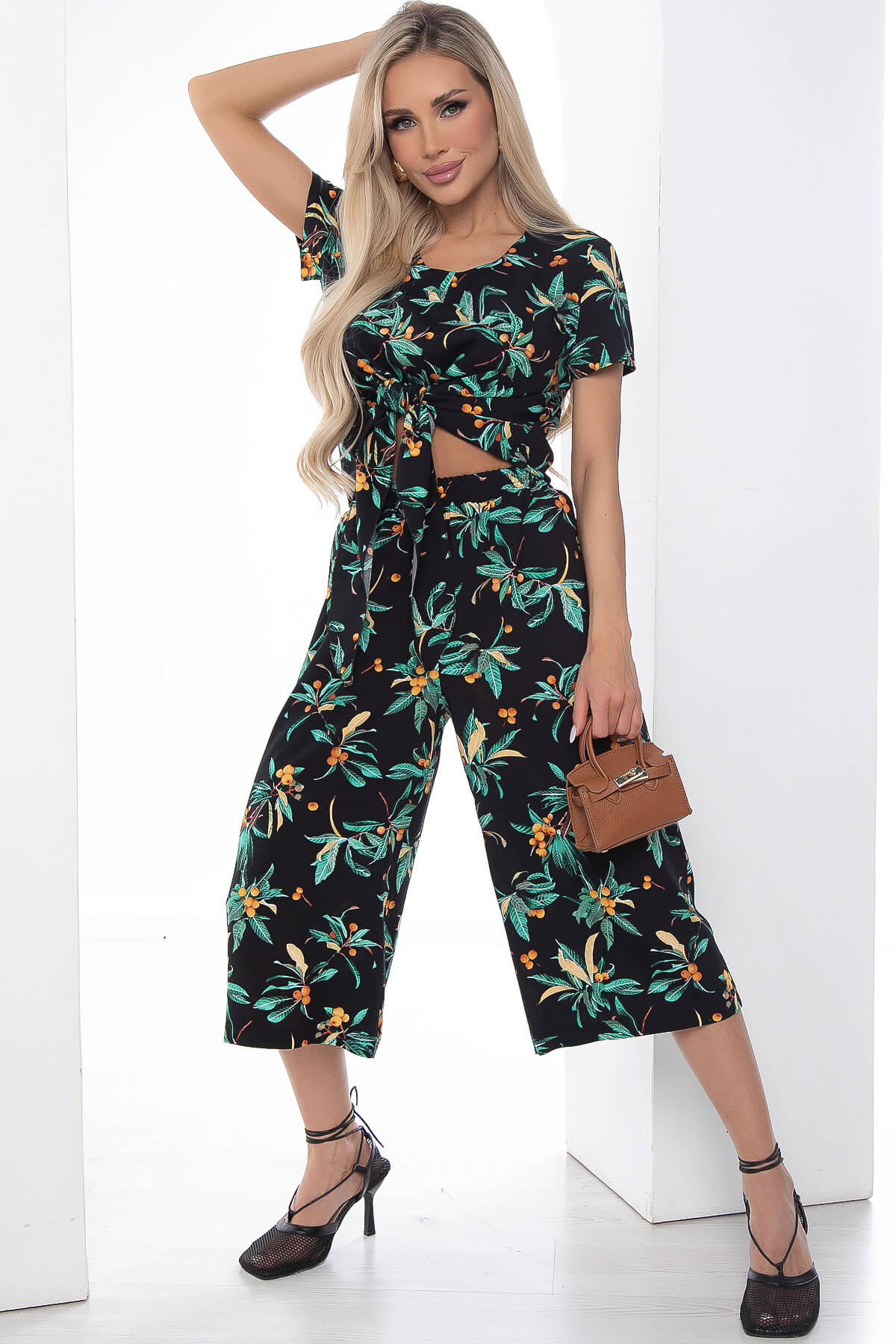 Костюм женский LT Collection Остров стиля черный 50 RU, Остров стиля 
Костюм женский LT Collection Остров стиля черный 50 RU, Остров стиля