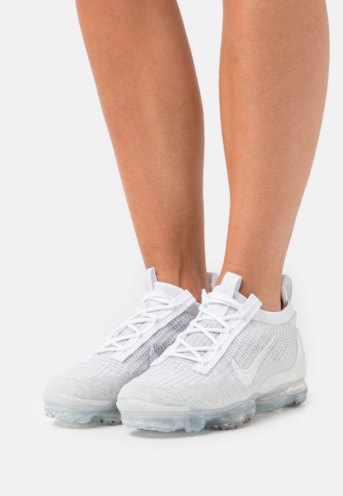 Кроссовки женские Nike Air Max Vapormax белые 36.5 EU (доставка из-за рубежа), Белый, Air Max Vapormax
Кроссовки женские Nike Air Max Vapormax белые 36.5 EU (доставка из-за рубежа), Белый, Air Max Vapormax
