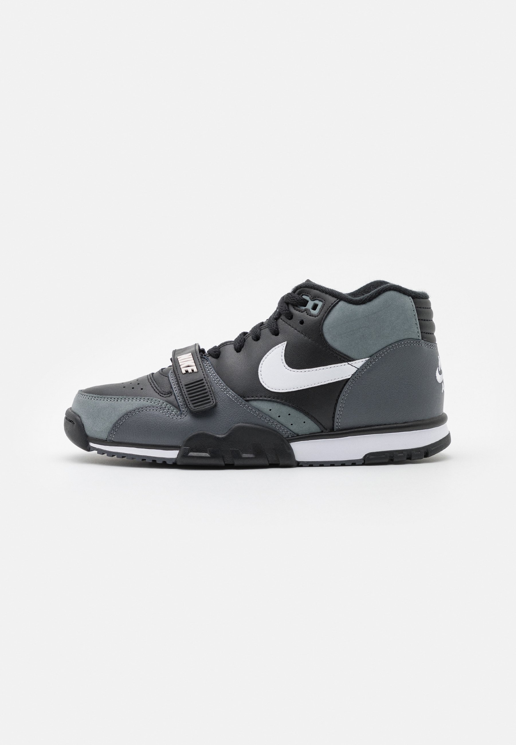 Кеды мужские Nike Sportswear Air Trainer 1 серые 39 EU (доставка из-за рубежа), Серый, Air Trainer 1
Кеды мужские Nike Sportswear Air Trainer 1 серые 39 EU (доставка из-за рубежа), Серый, Air Trainer 1