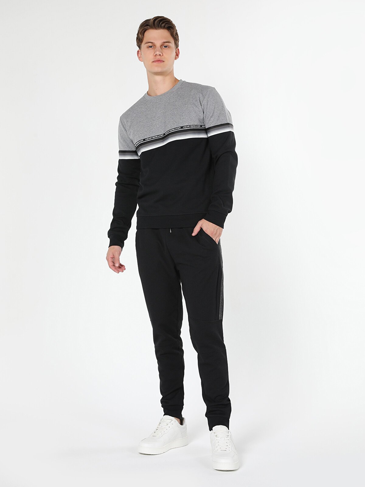 Свитшот мужской Colin's CL1059893_Q1.V1_BLK разноцветный M, CL1059893_Q1.V1_BLK
Свитшот мужской Colin's CL1059893_Q1.V1_BLK разноцветный M, CL1059893_Q1.V1_BLK
