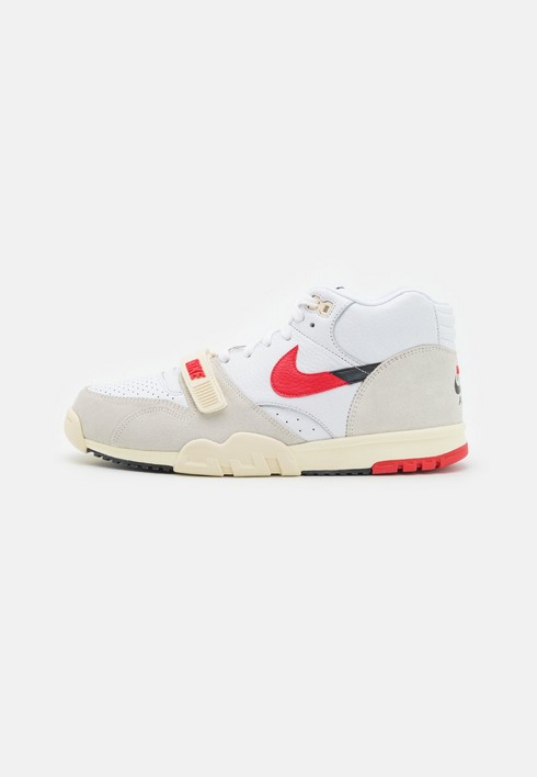 Кеды мужские Nike Air Trainer 1 белые 40 EU (доставка из-за рубежа), Белый, Air Trainer 1
Кеды мужские Nike Air Trainer 1 белые 40 EU (доставка из-за рубежа), Белый, Air Trainer 1