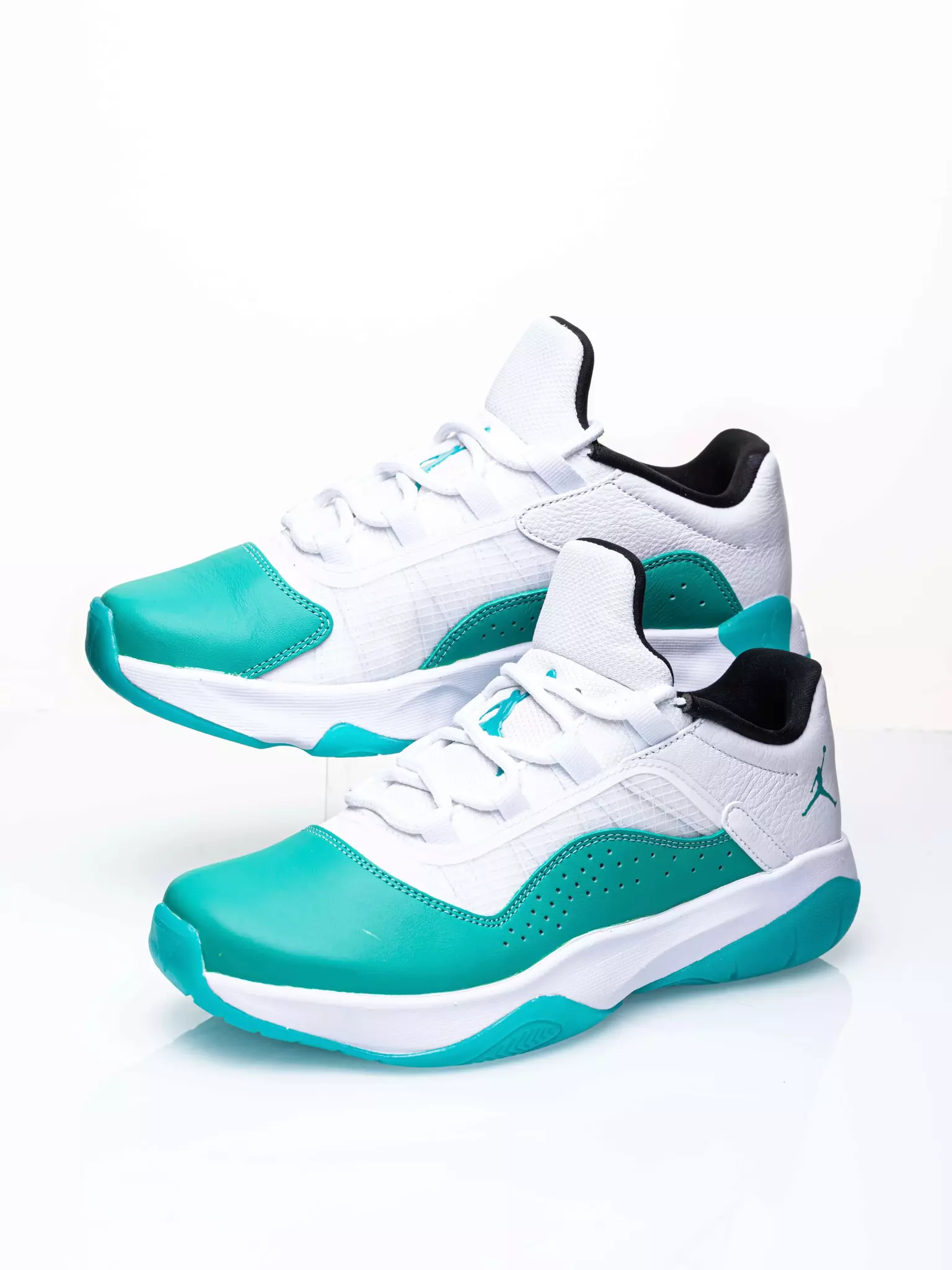 Спортивные кроссовки женские Nike AIR JORDAN 11 COMFORT белые 6.5 US, Белый, AIR JORDAN 11 COMFORT
Спортивные кроссовки женские Nike AIR JORDAN 11 COMFORT белые 6.5 US, Белый, AIR JORDAN 11 COMFORT