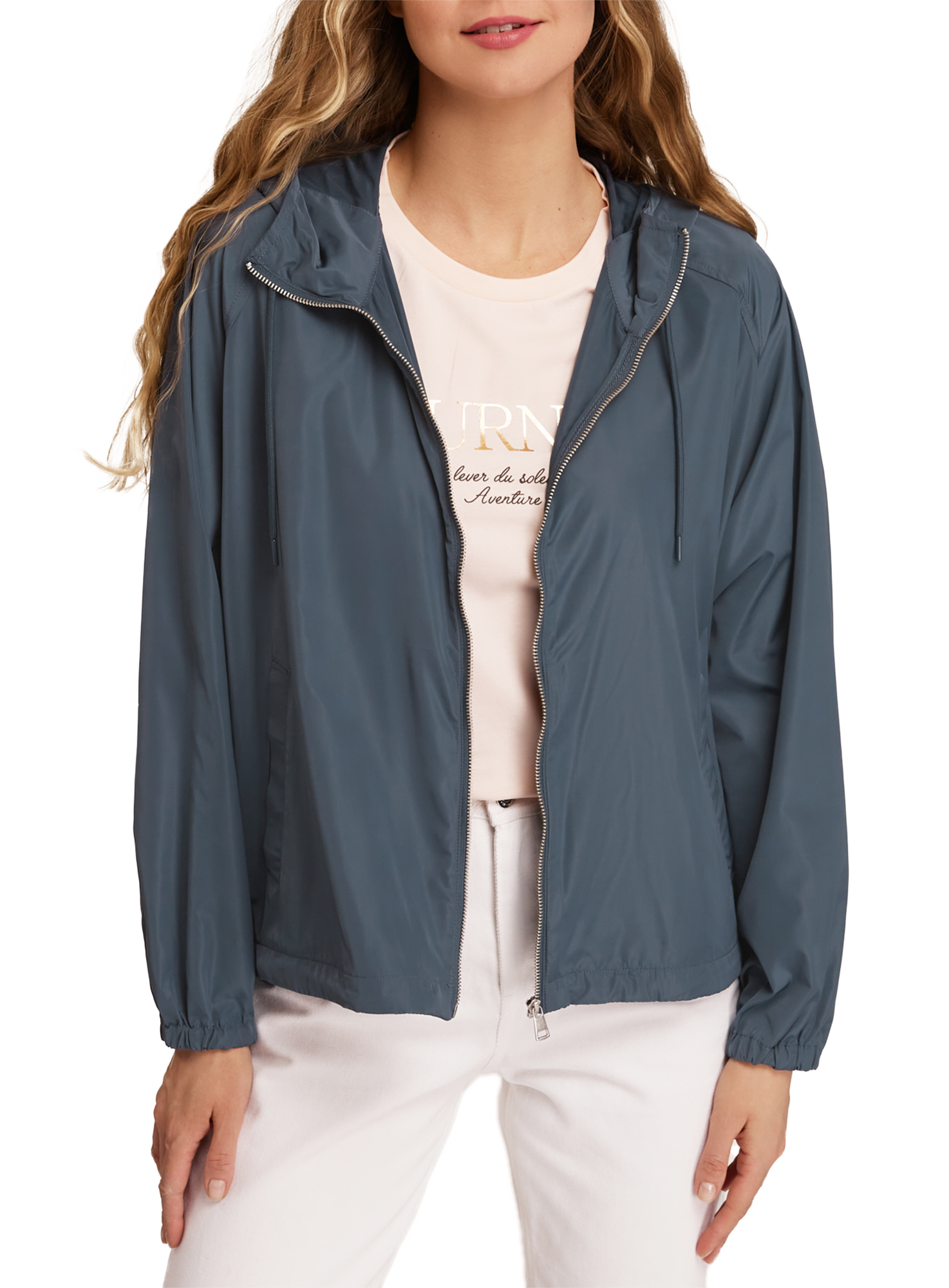 фото Ветровка женская oodji 10307007 синяя 40/170