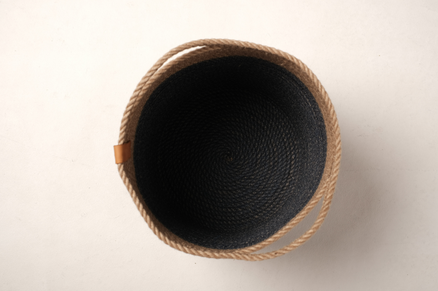 фото Корзина avieta home с вшивными ручками и синей вставкой, средняя