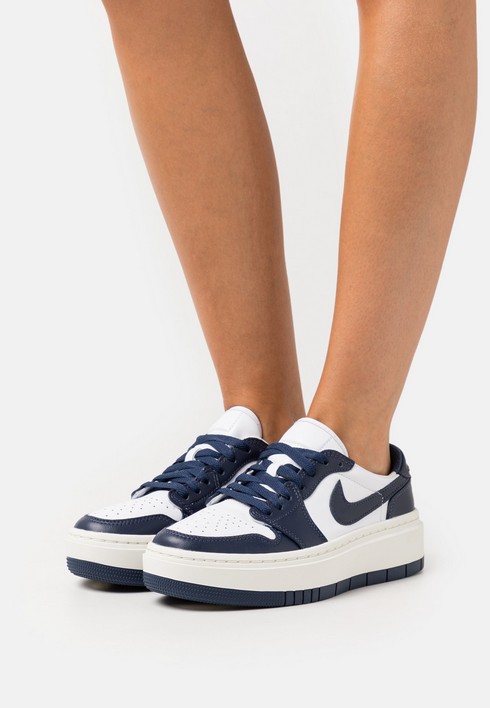 Кеды женские Jordan Air 1 Elevate белые 43 EU (доставка из-за рубежа), Белый, Air 1 Elevate
Кеды женские Jordan Air 1 Elevate белые 43 EU (доставка из-за рубежа), Белый, Air 1 Elevate